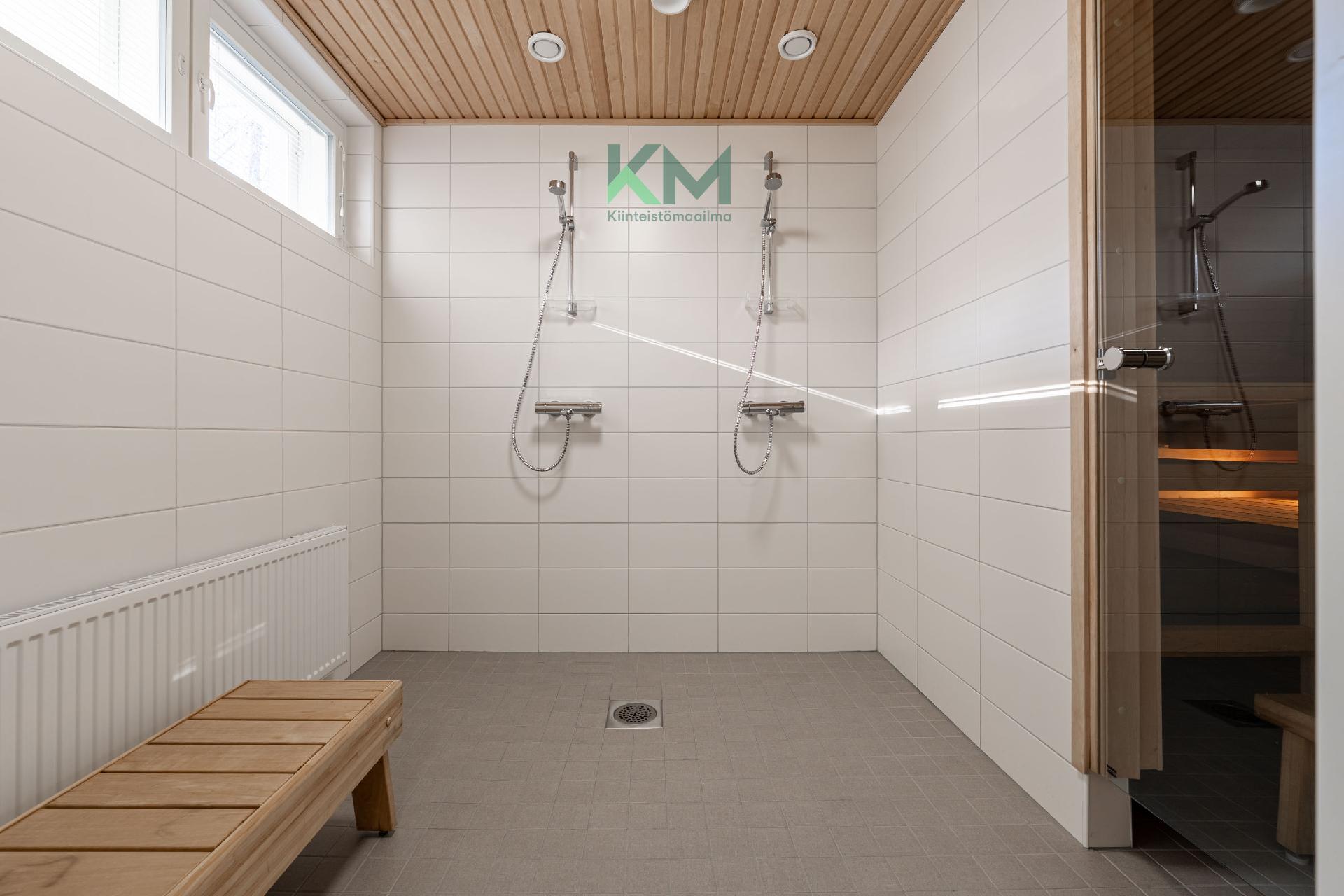 Taloyhtiön kylpyhuone ja saunatilat