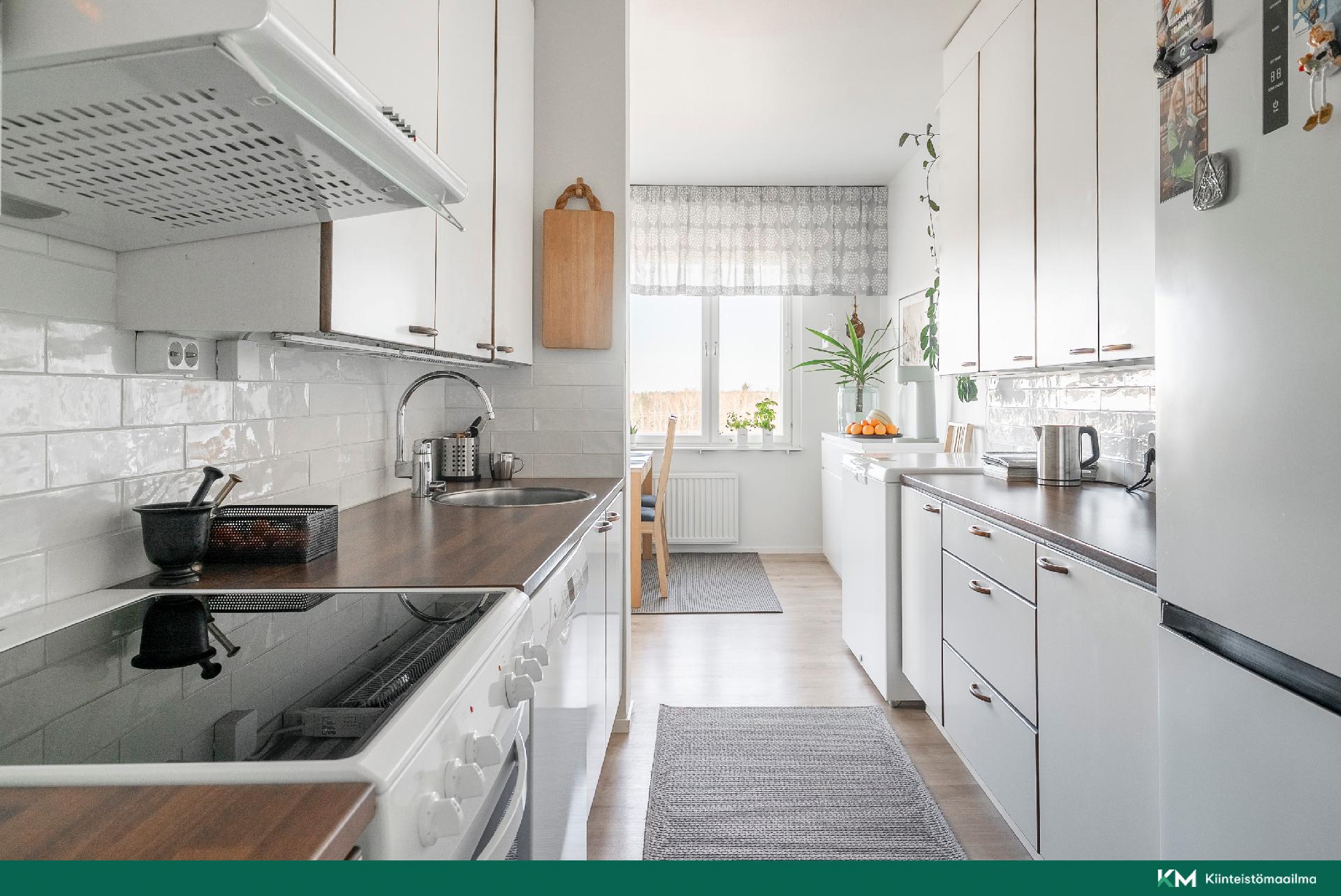 Eteisestä keittiöön