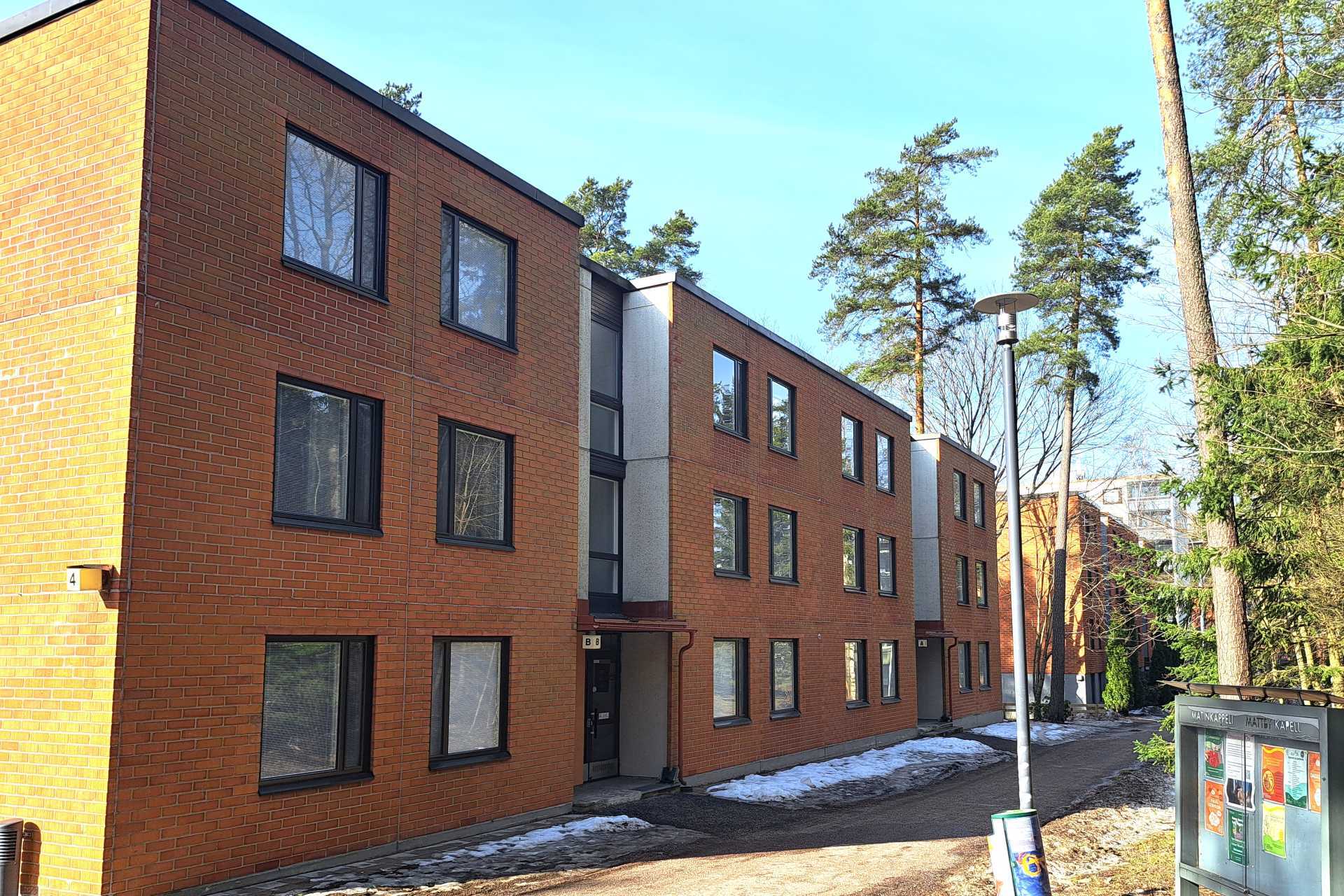 julkisivu kevät-talvi kuva