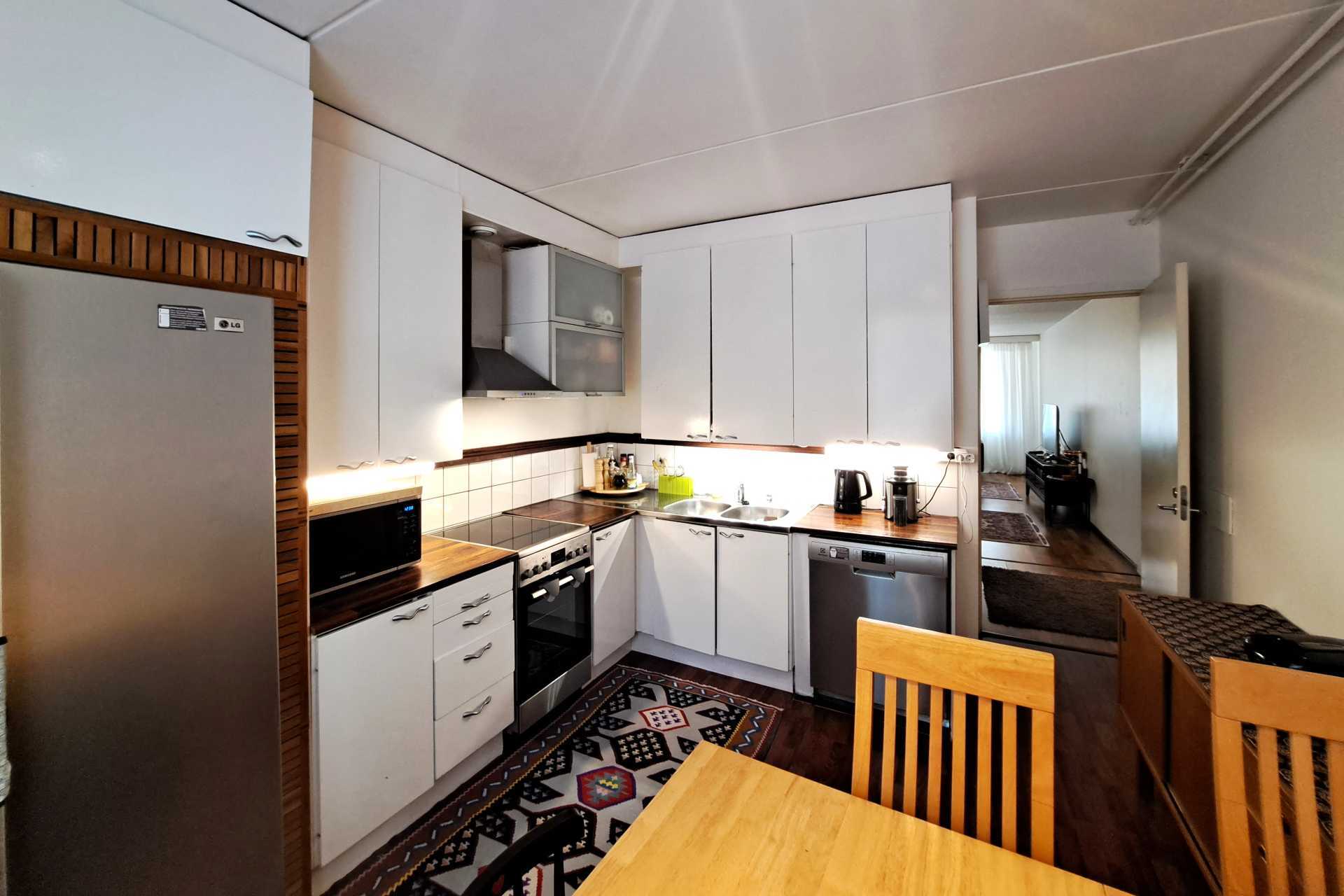 keittiö eteisen suuntaan