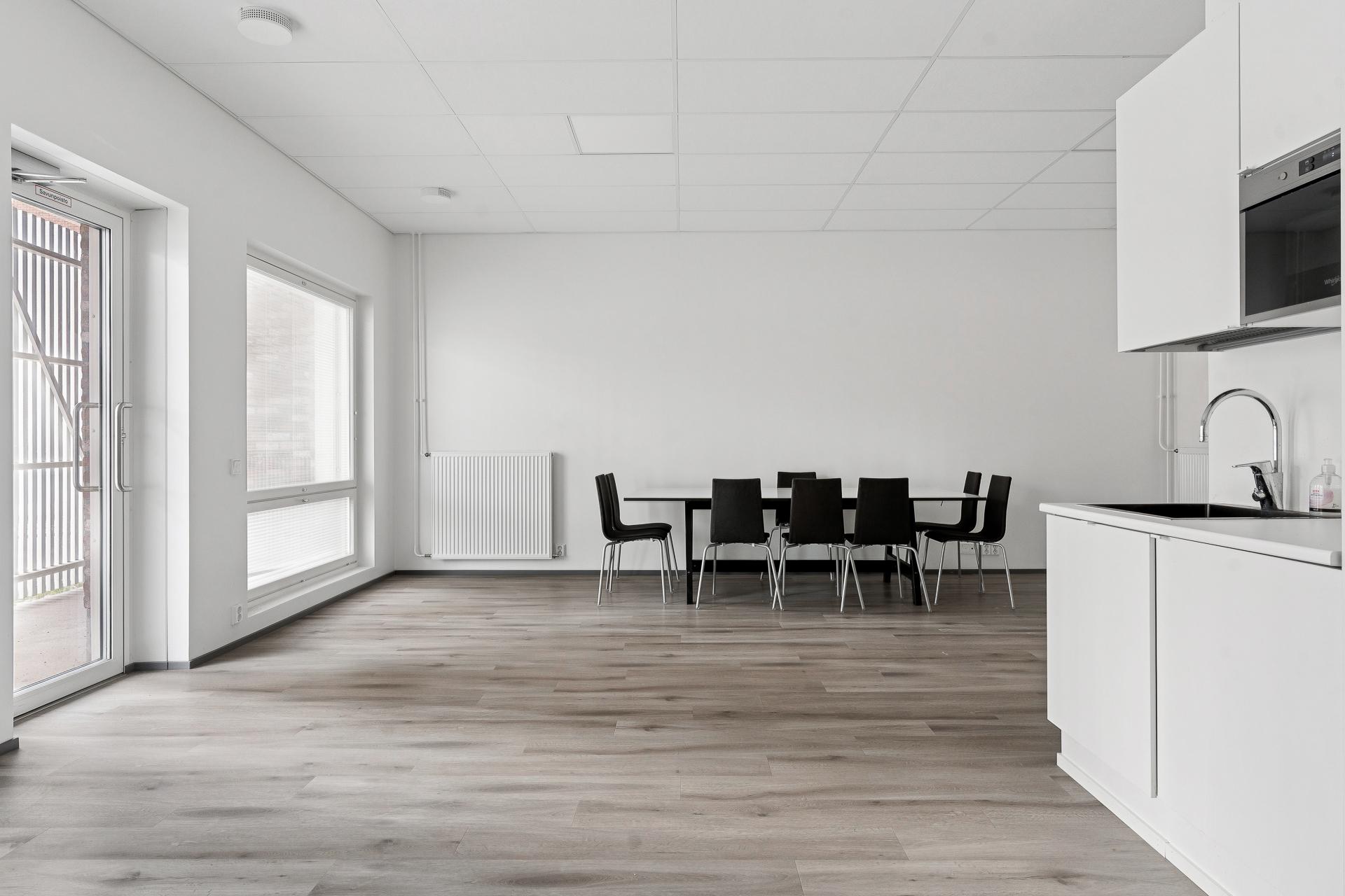 Yhtiössä myös siisti kerhotila 