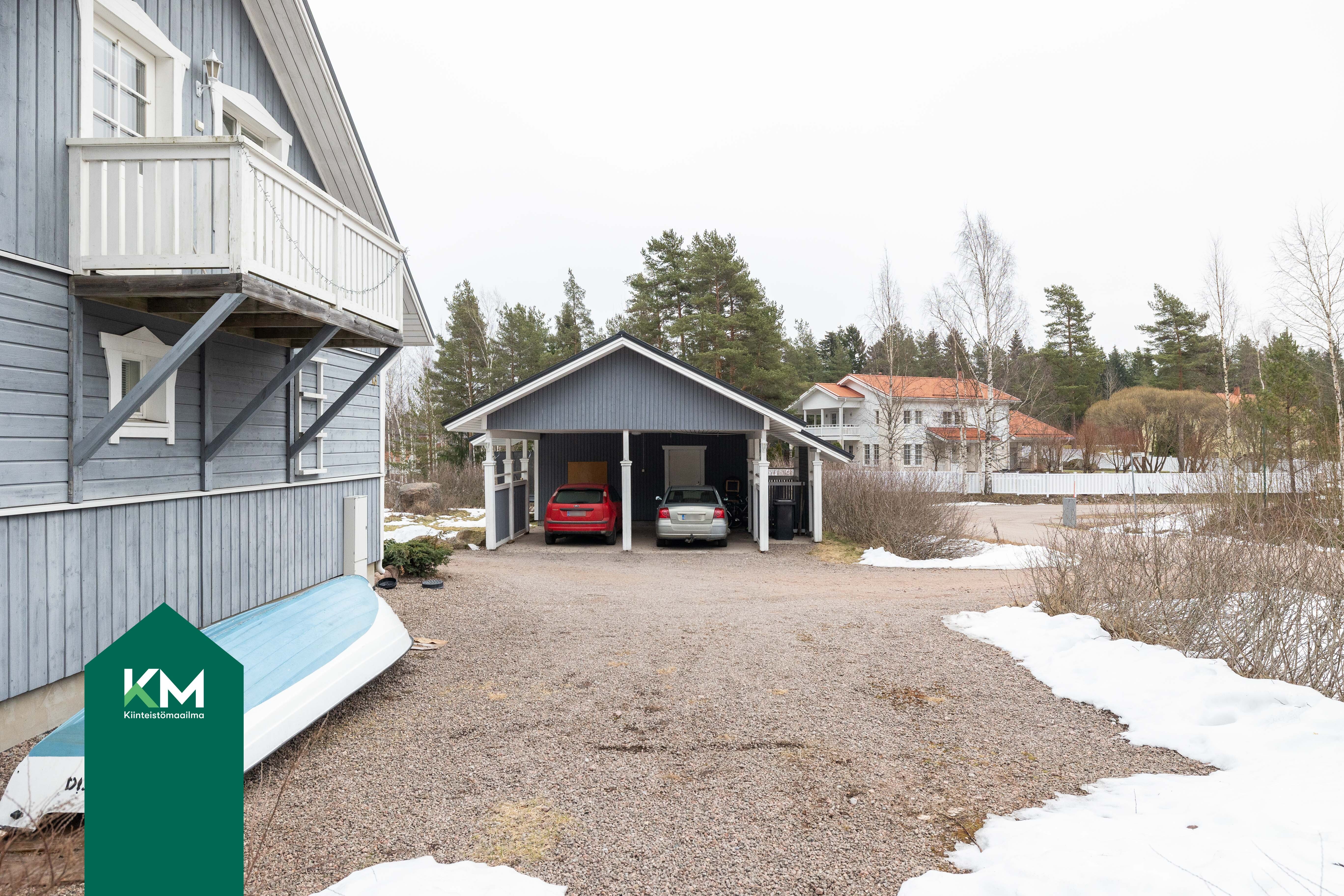 Pihalla on tilaa useammallekin autolle