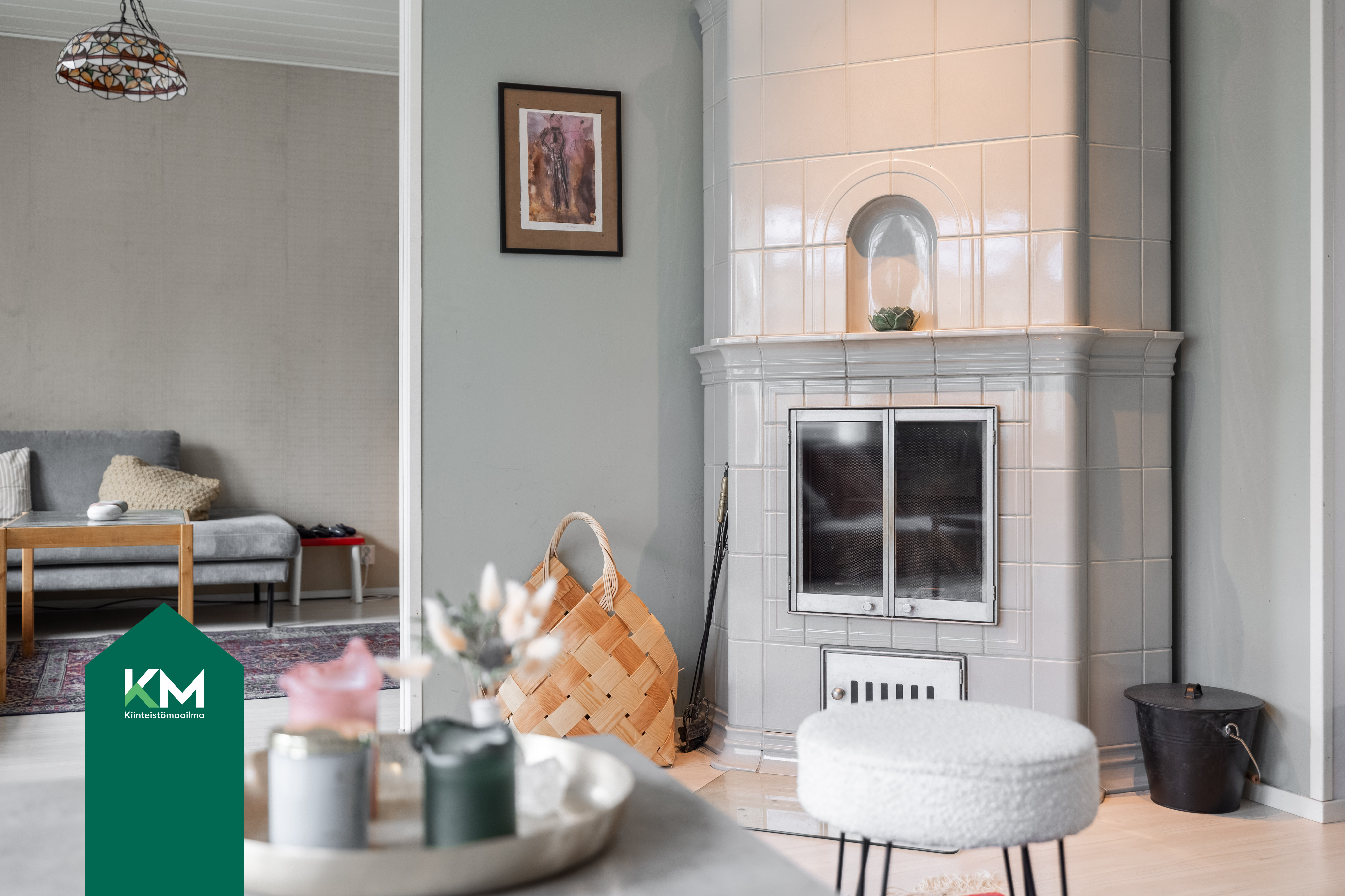 Varaava takka olohuoneessa