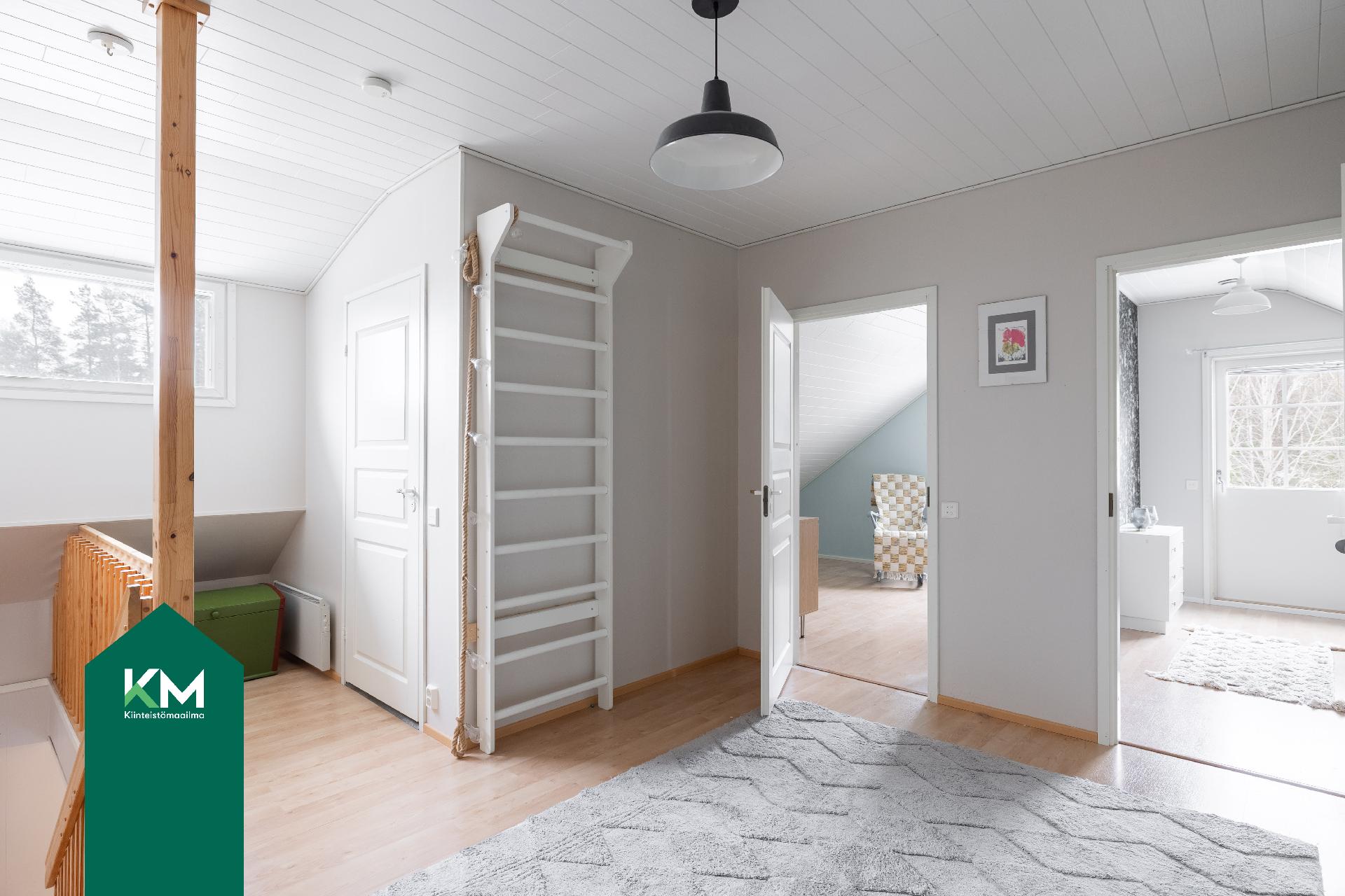 Yläaula on valoisa ja tilava