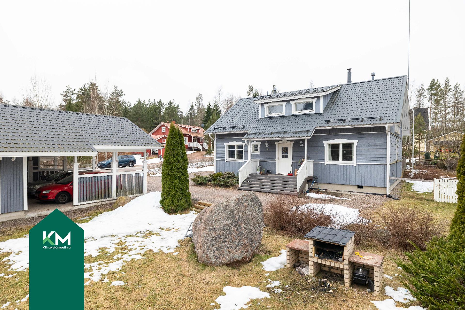 Pihalla pieni grilli