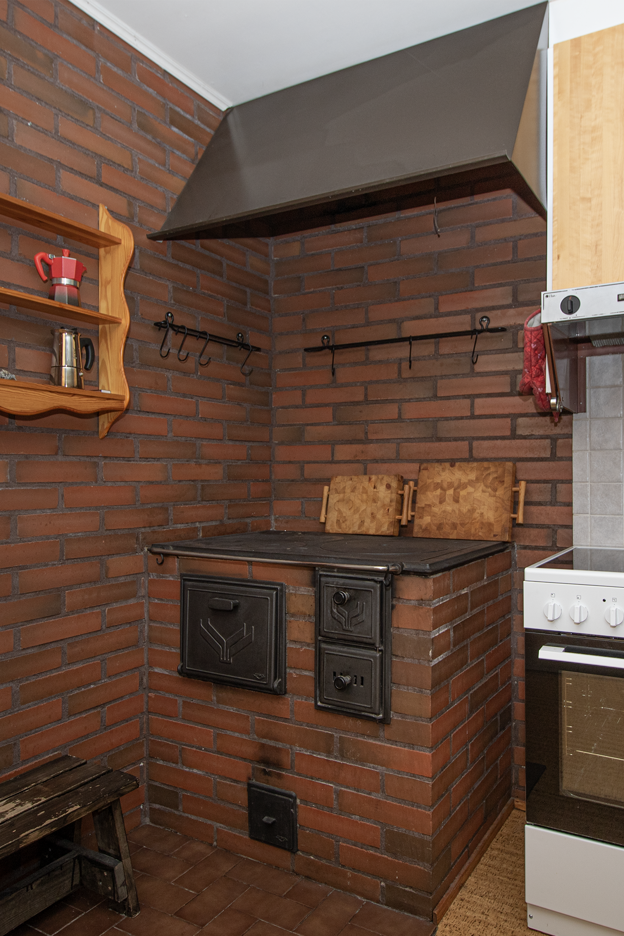 Keittiössä puuhella