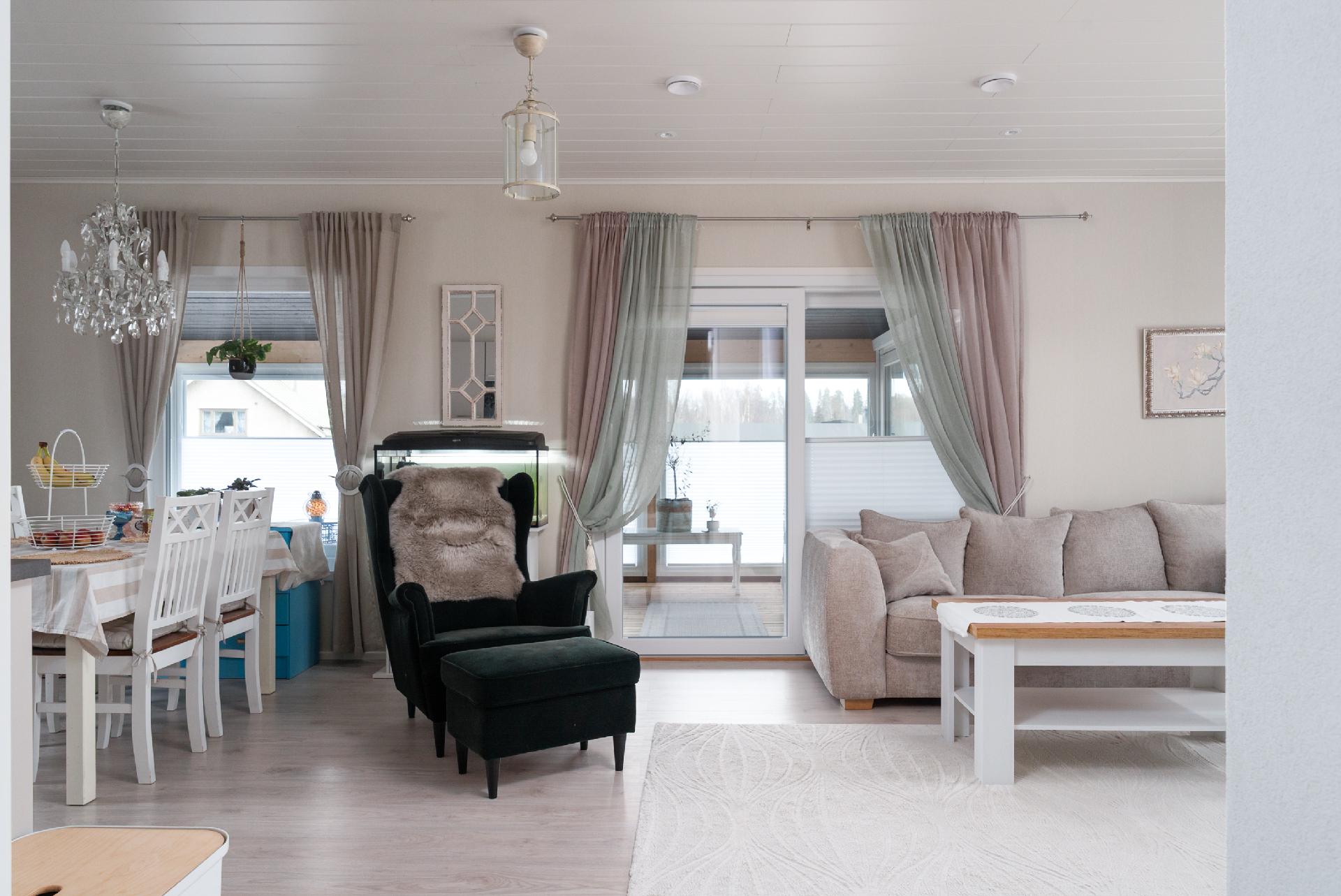 Olohuone/ ruokailutilaa