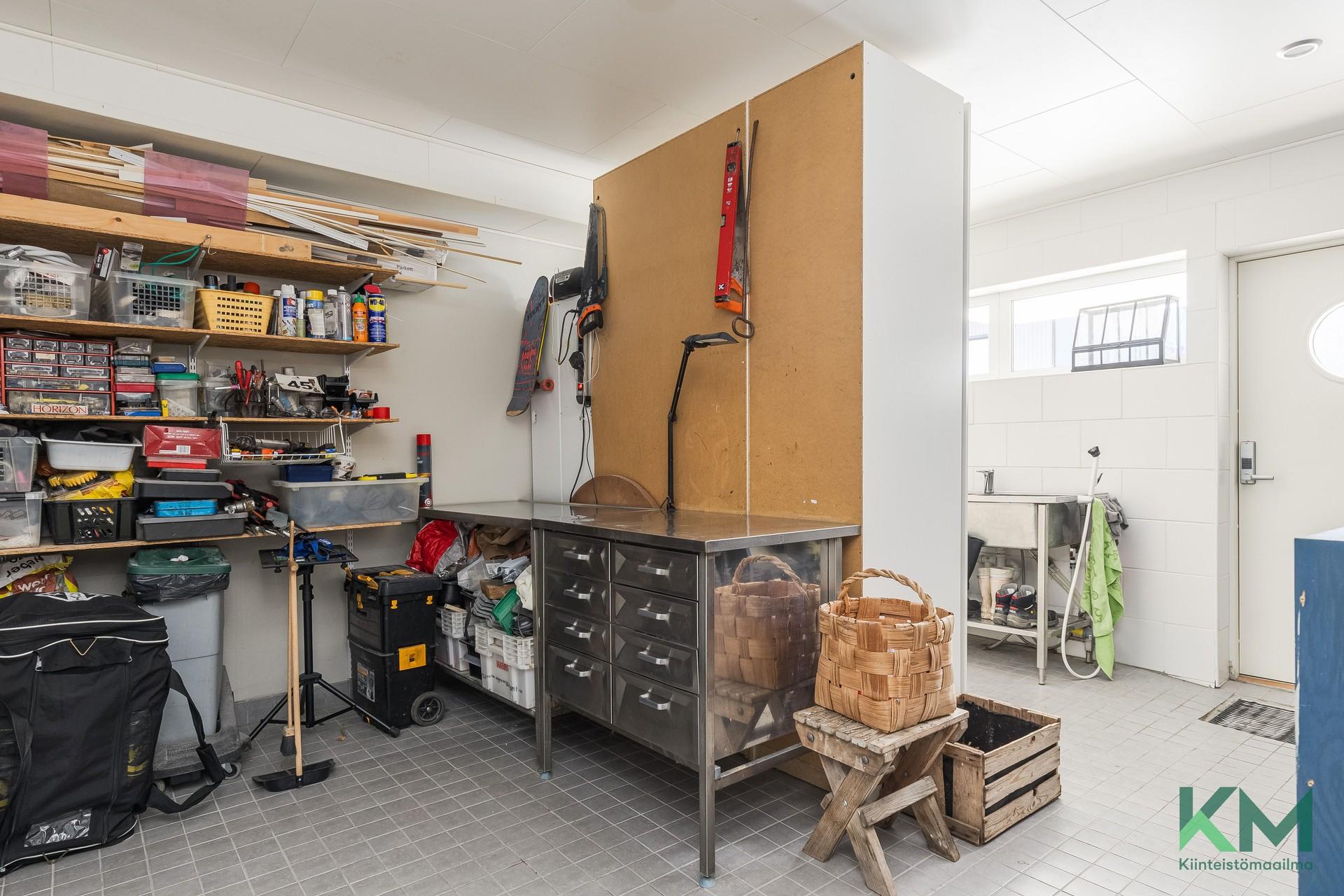 Iso askartelutila alakerrassa