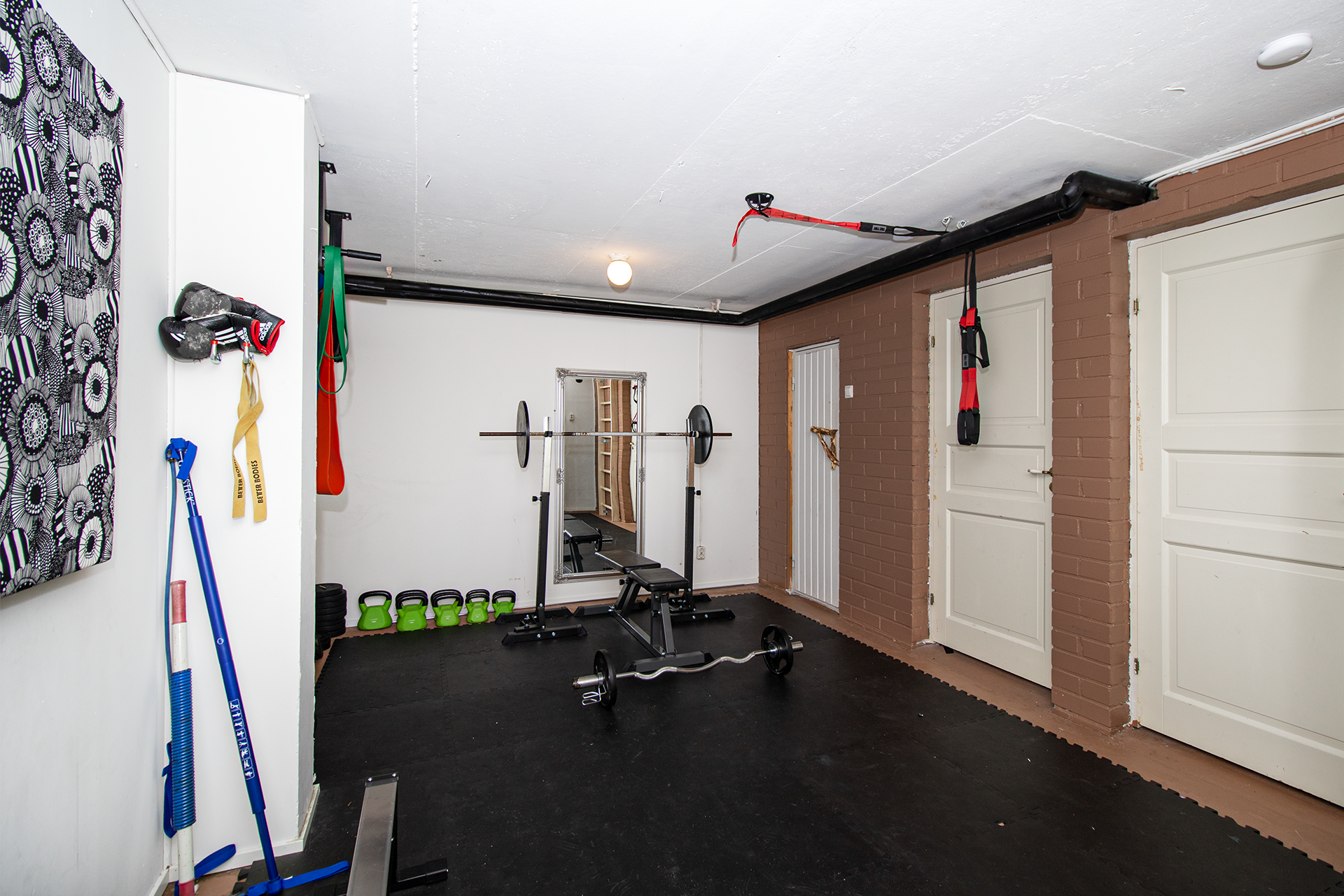 Varasto kuntosalikäytössä.