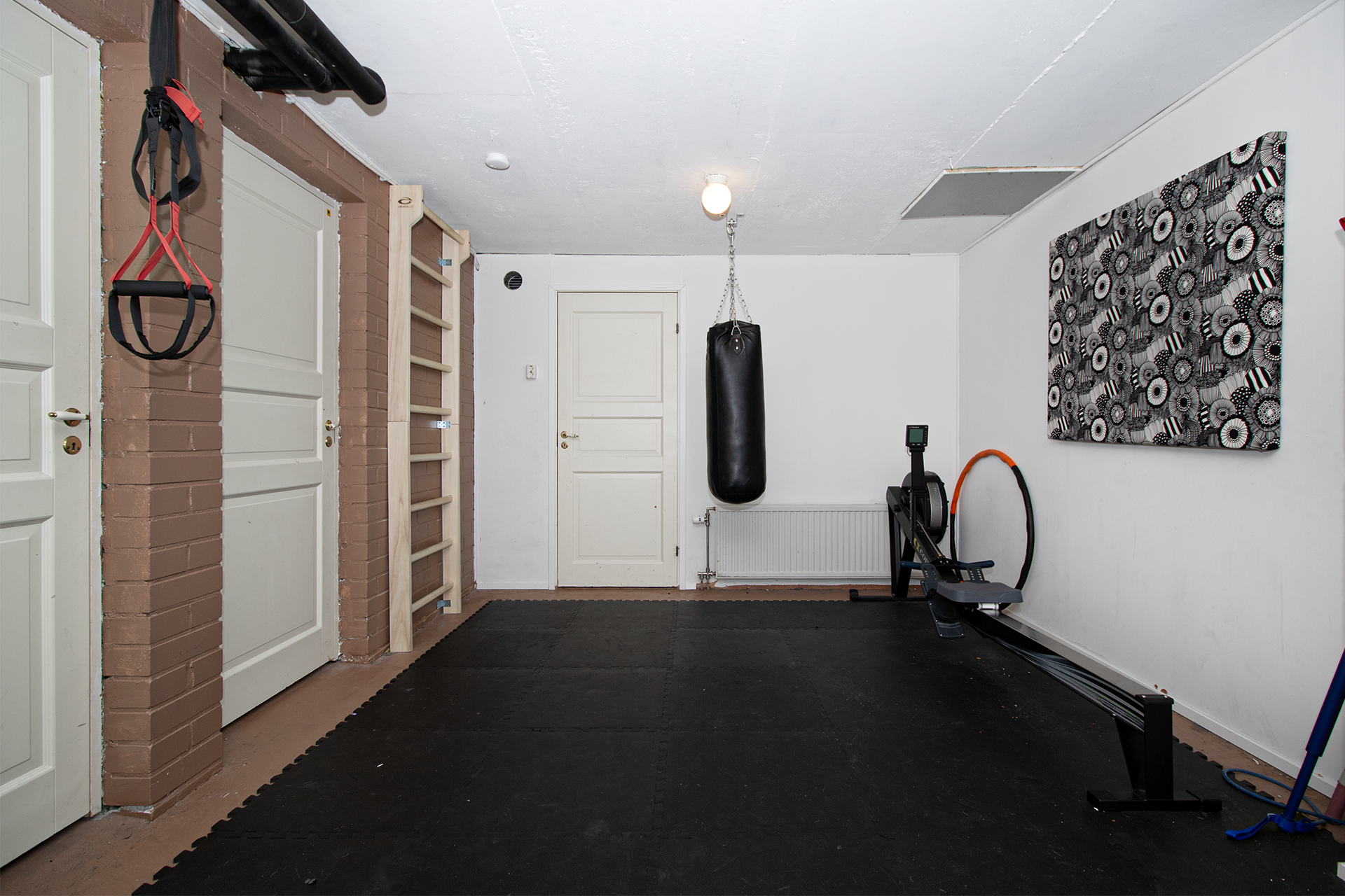 Varasto kuntosalikäytössä.