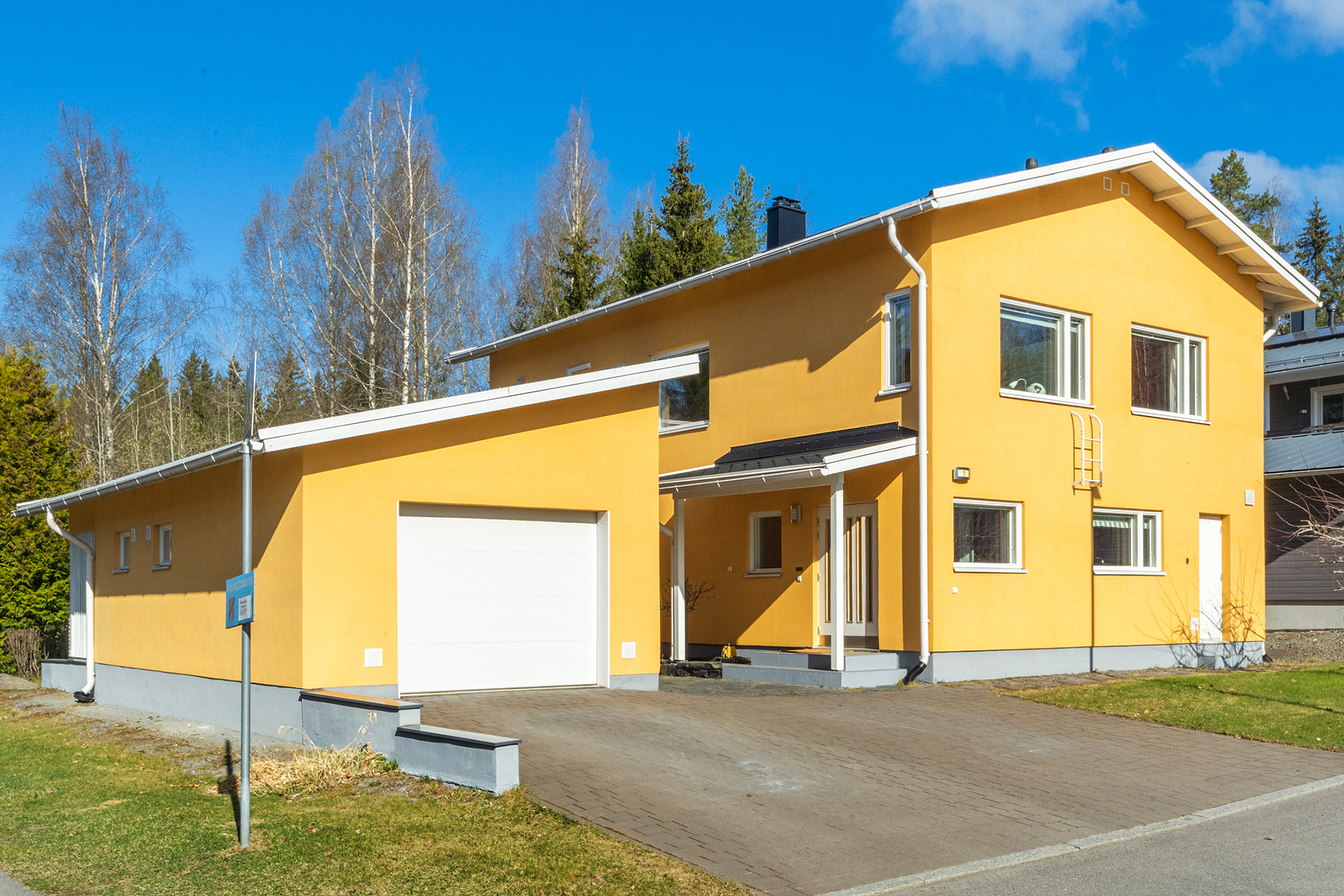 Talo kuin aurinko! Tervetuloa lapsiperheiden suosimaan Hirvikallioon