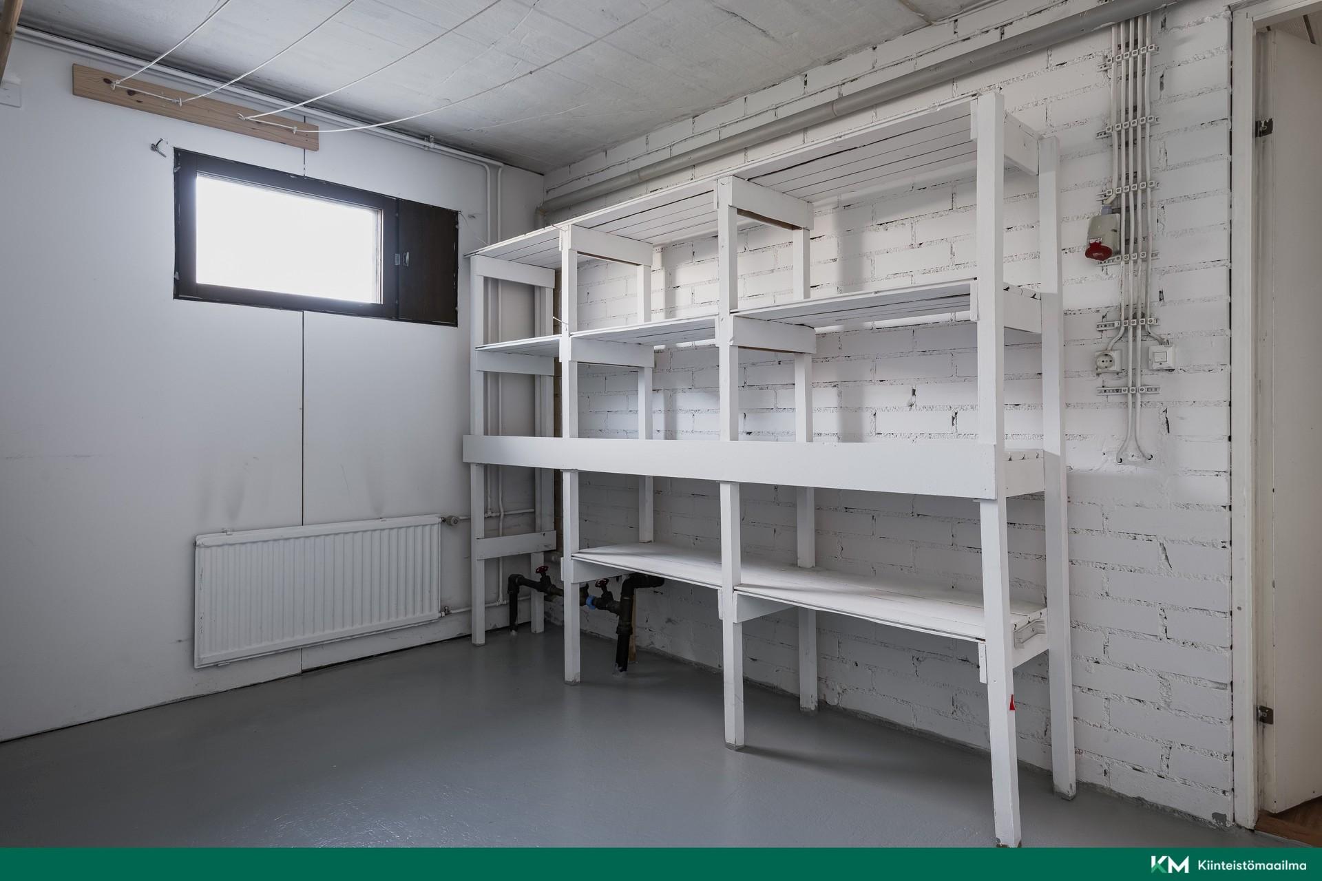 Alakerran varastohuone