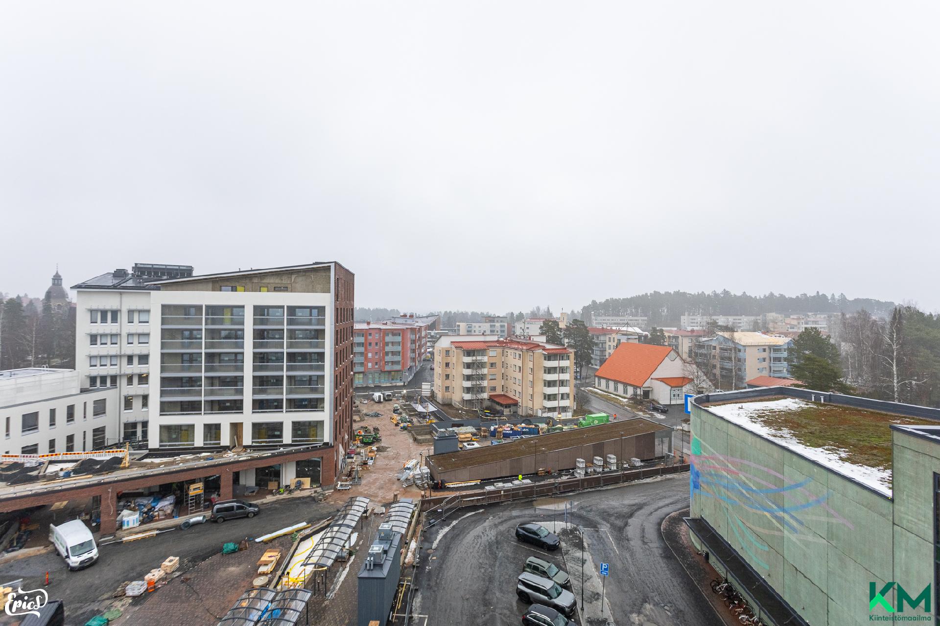 Kuvasta ei näy, mutta Vesijärvikin näkyy ikkunasta, tule katsomaan paikanpäälle!