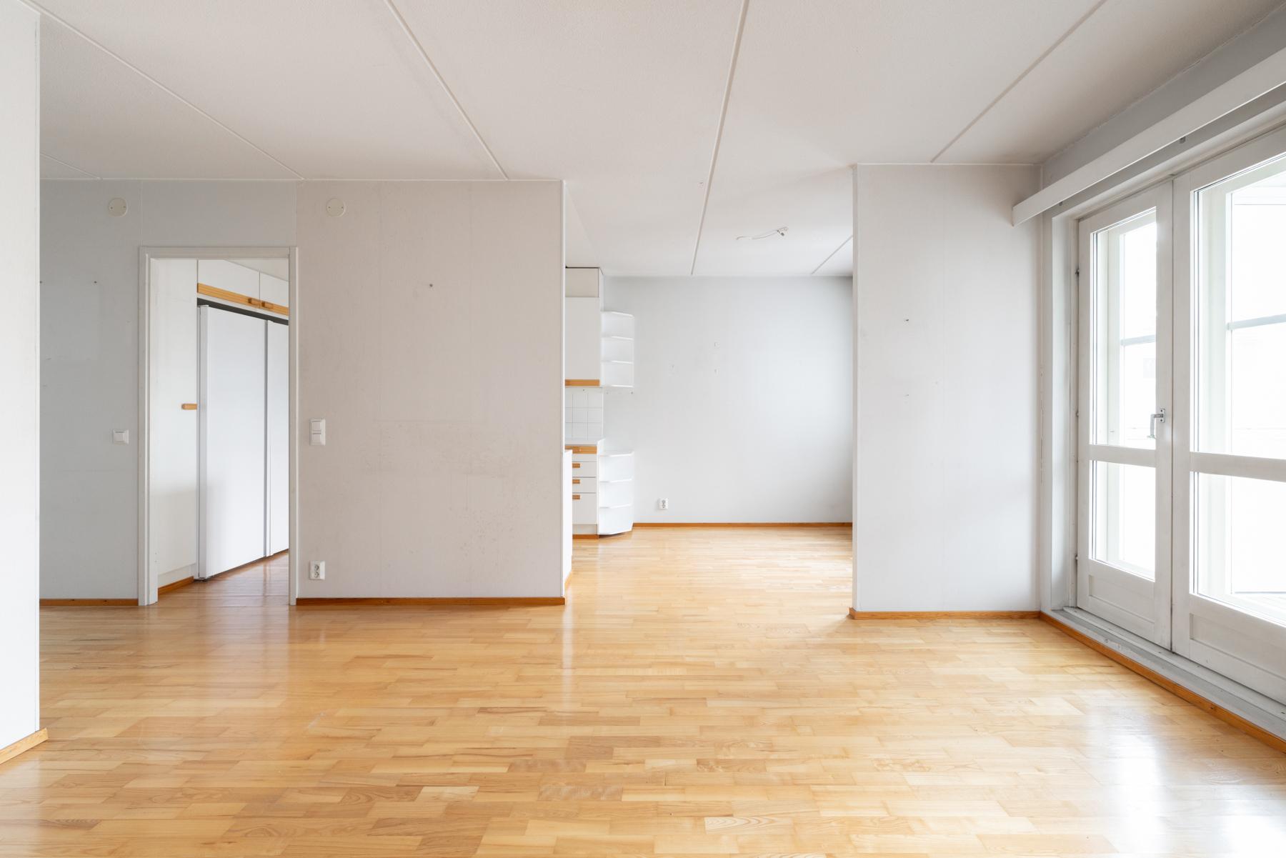 Olohuoneesta ruokahuoneeseen