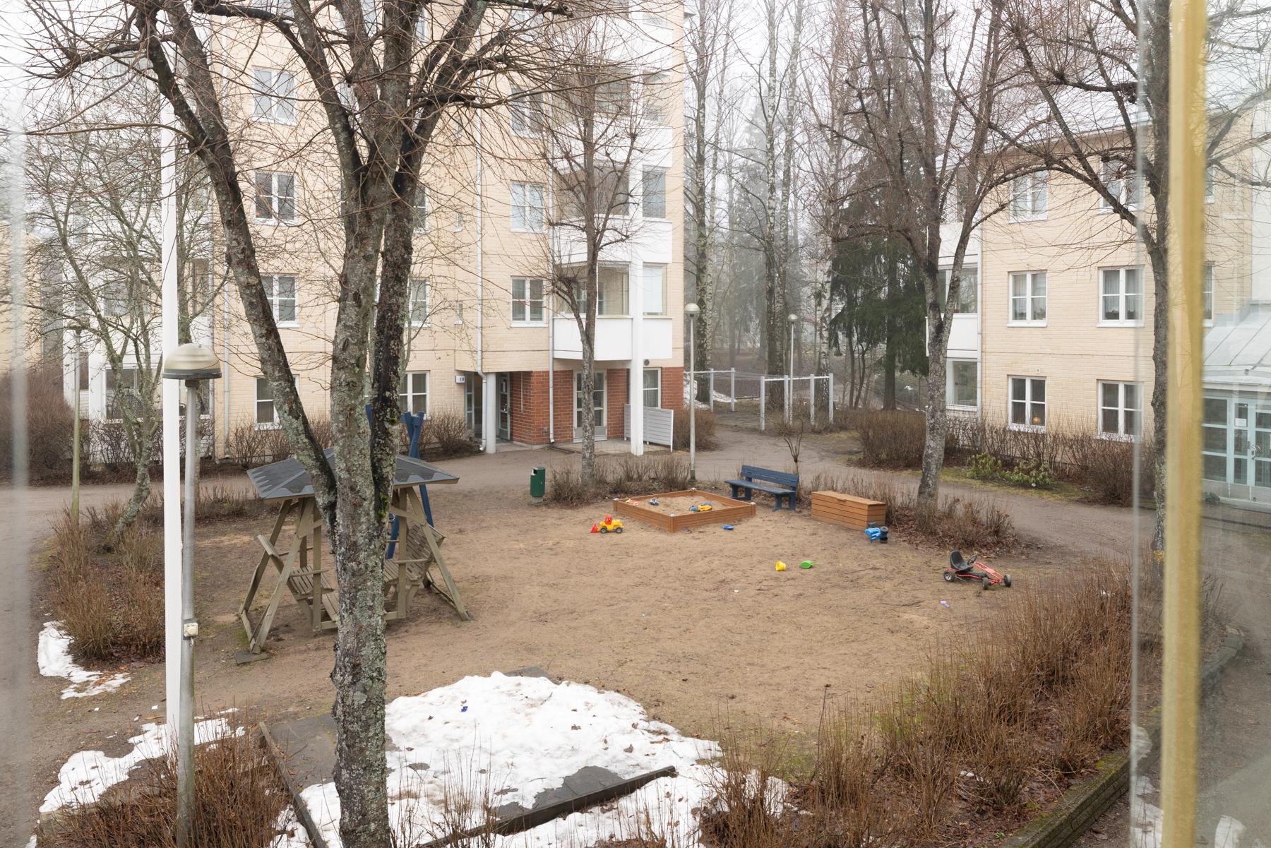 Parvekkeelta sisäpihalle