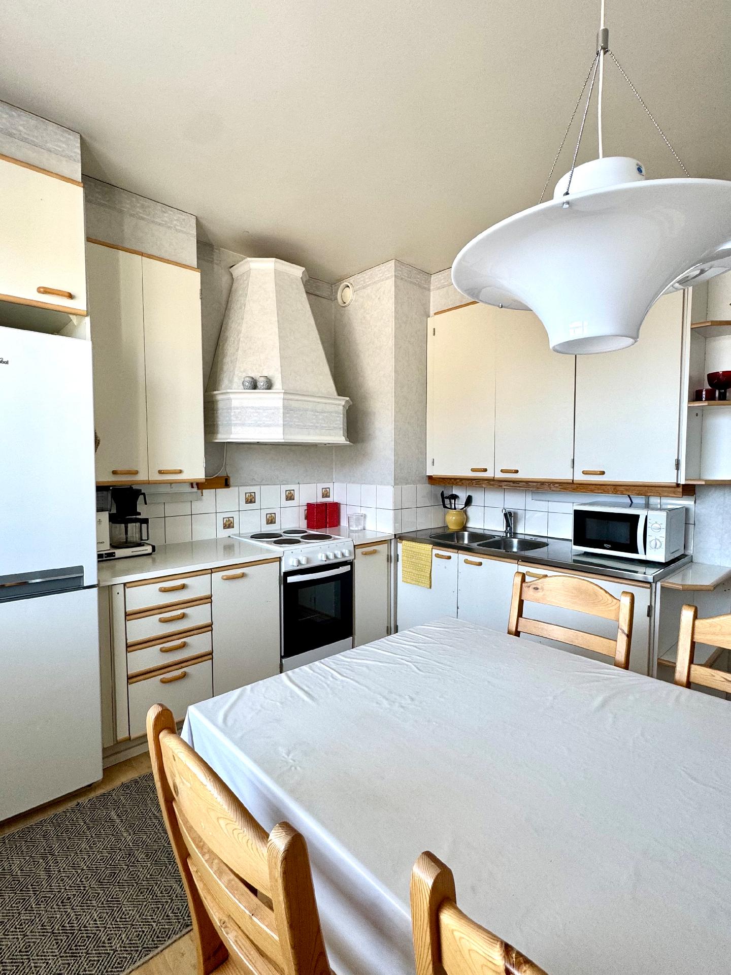 Keittiössä kodikas tunnelma