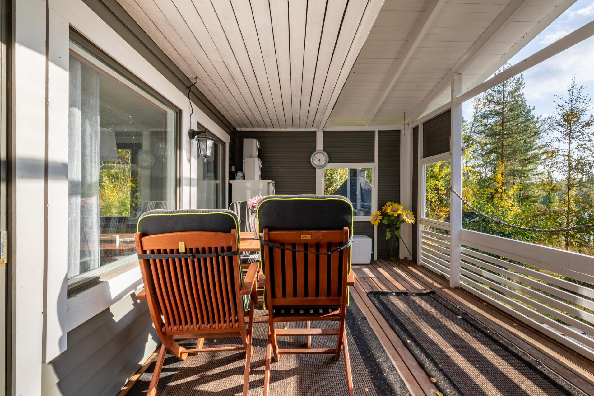 terassin kautta kulku saunaan