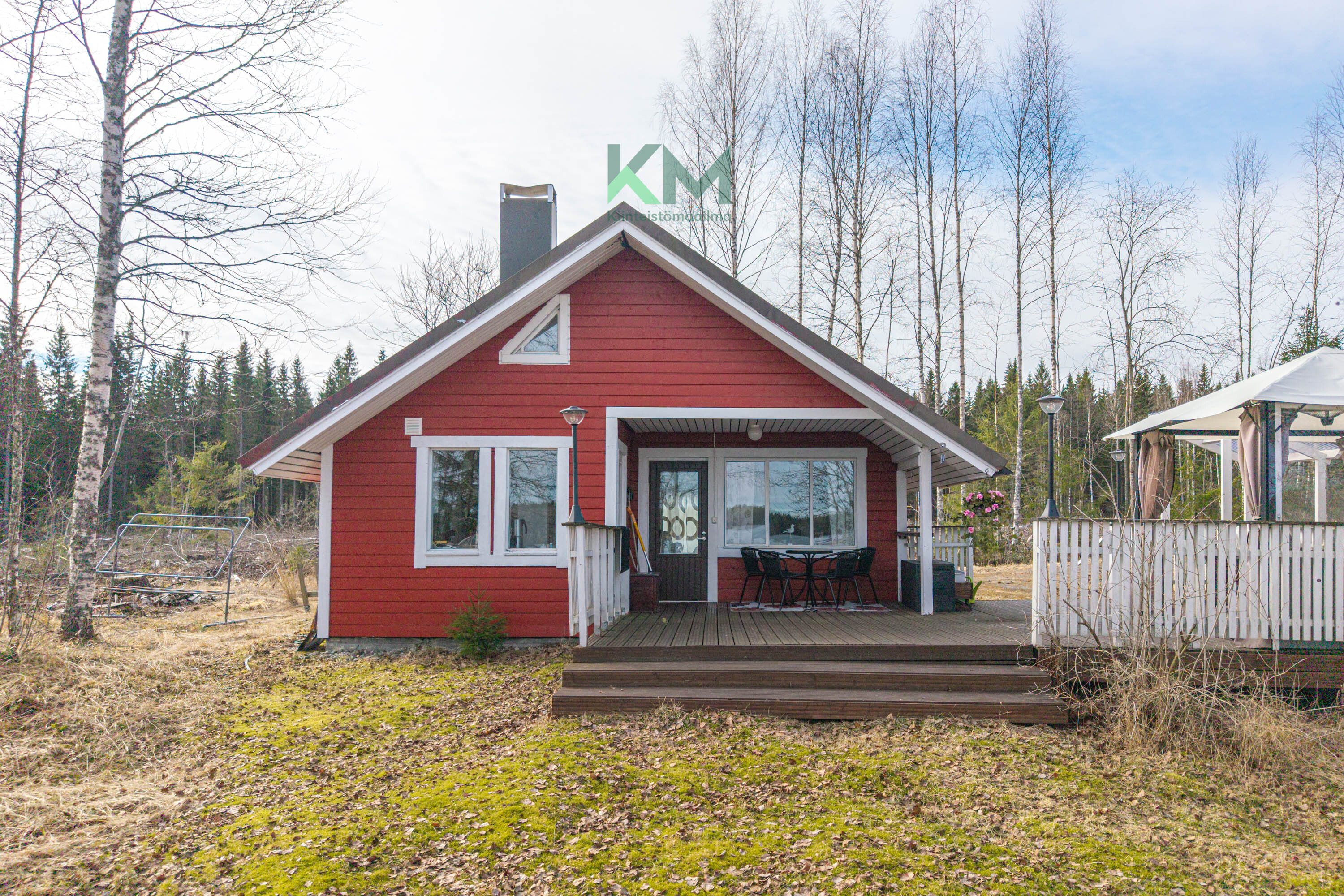 päärakennus rannan puolelta
