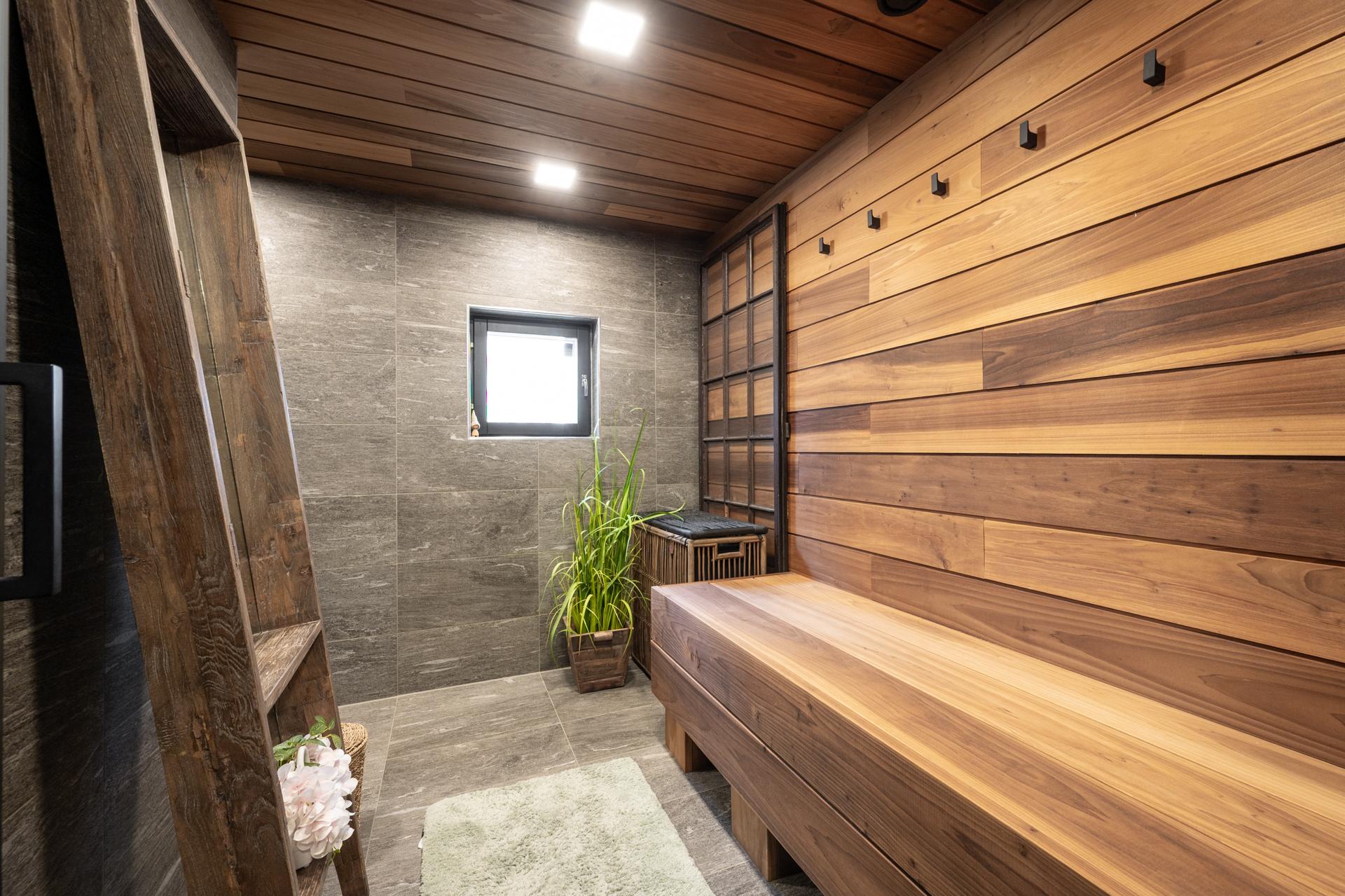 Tämä upea sauna–spa -osasto tuo kotiin ripauksen ylellistä kylpylätunnelmaa ja aasialaista harmoniaa