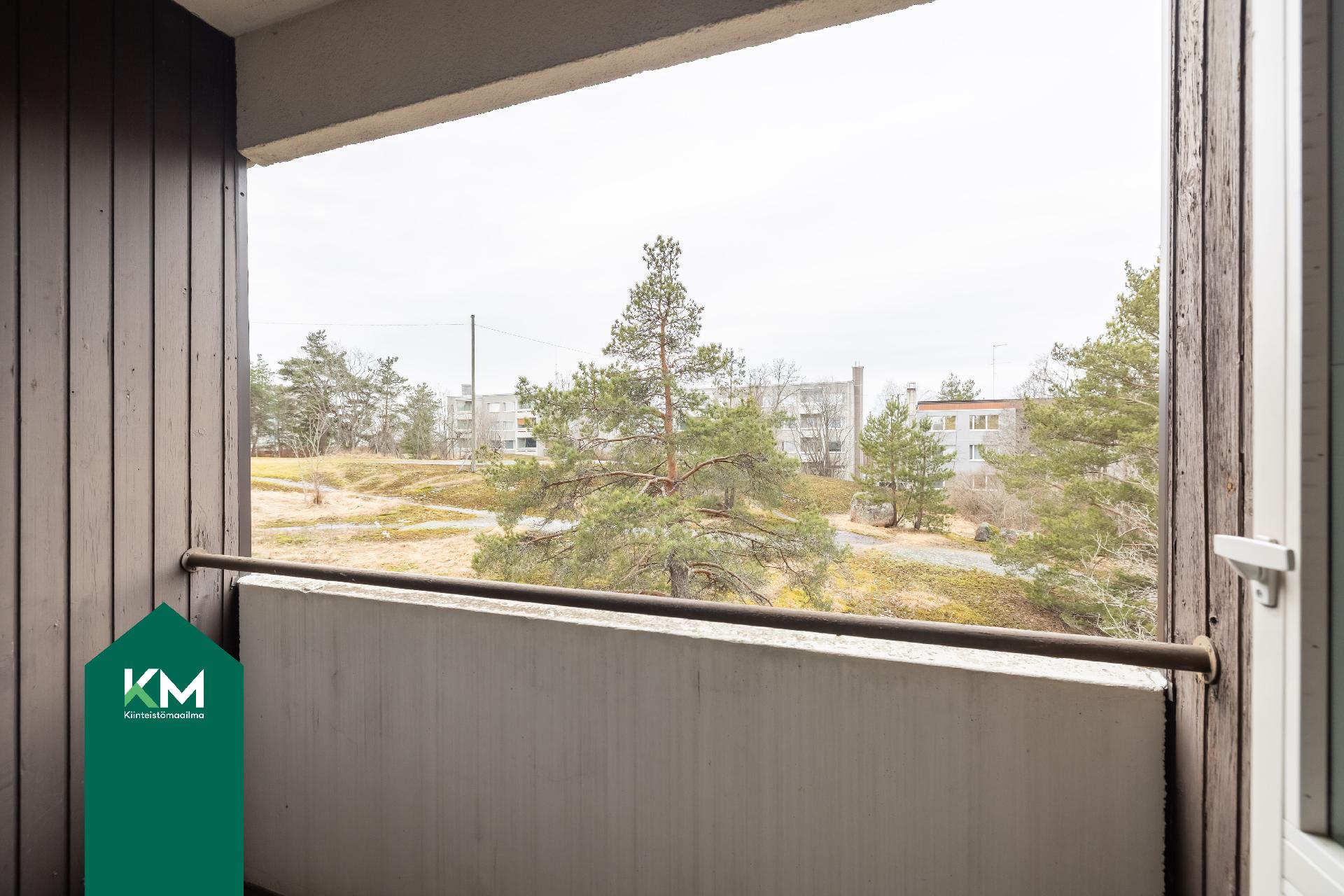 Parvekkeelta näkymät kalliolle