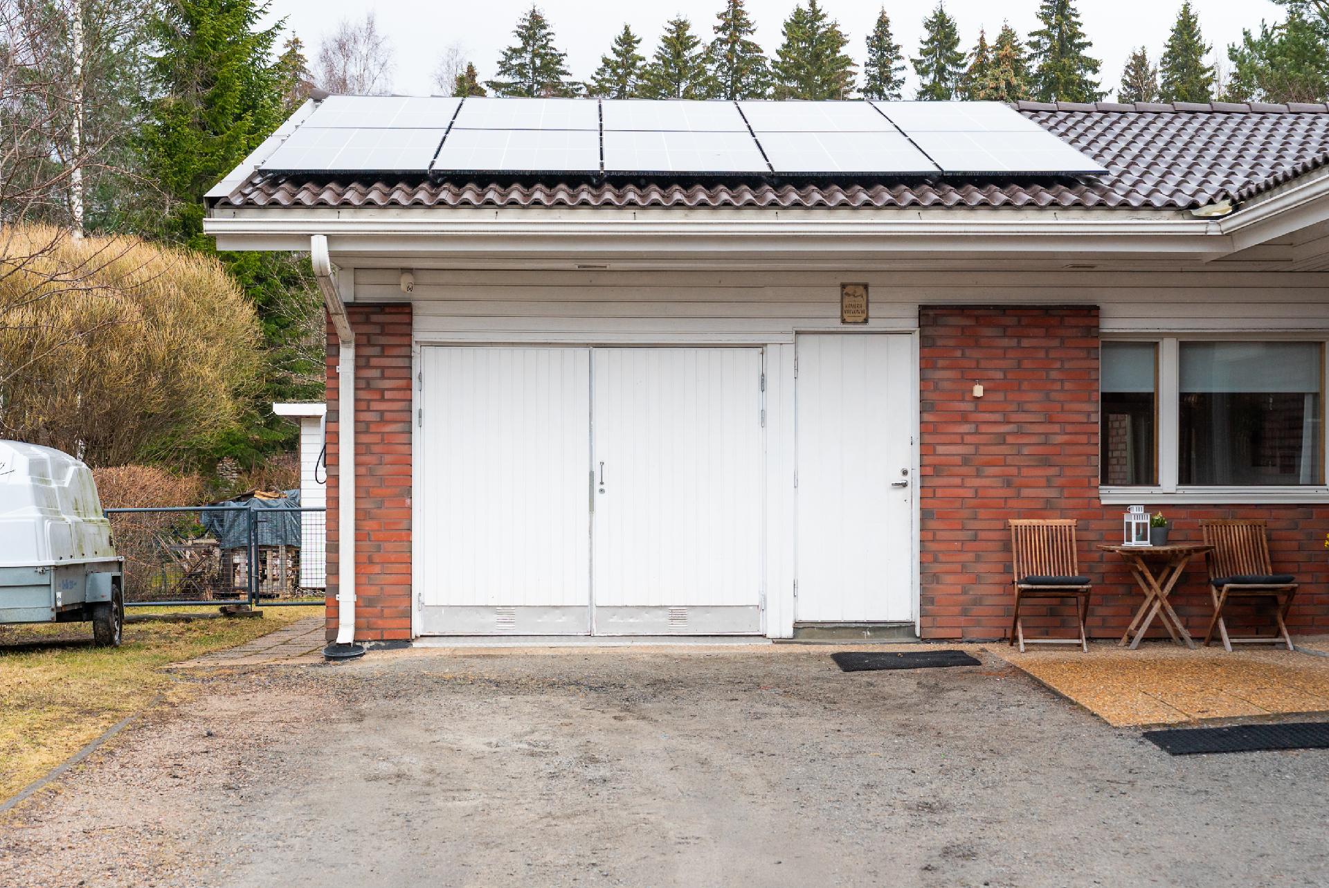 autotalli, sähköauton latausmahdollisuus