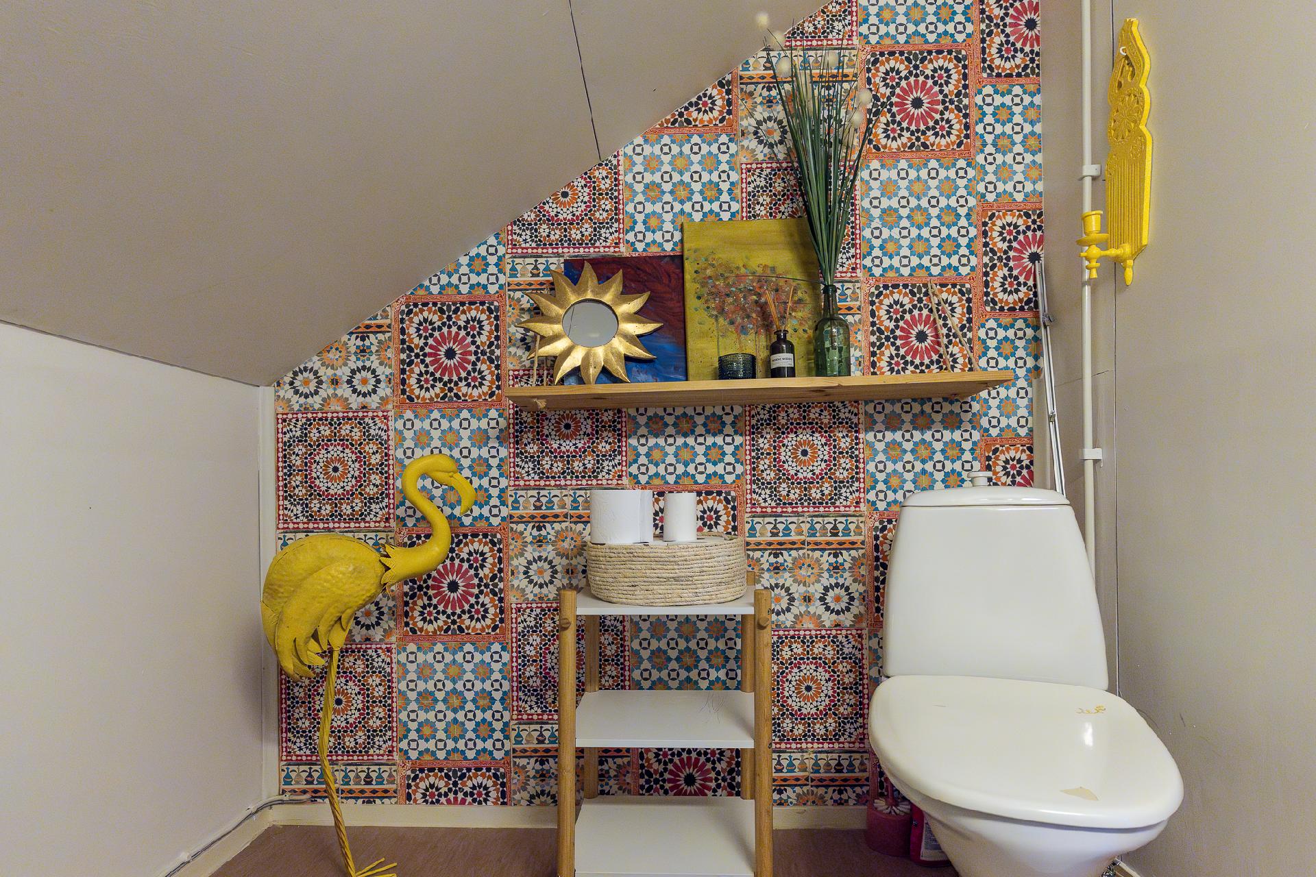 yläkerran erillinen wc