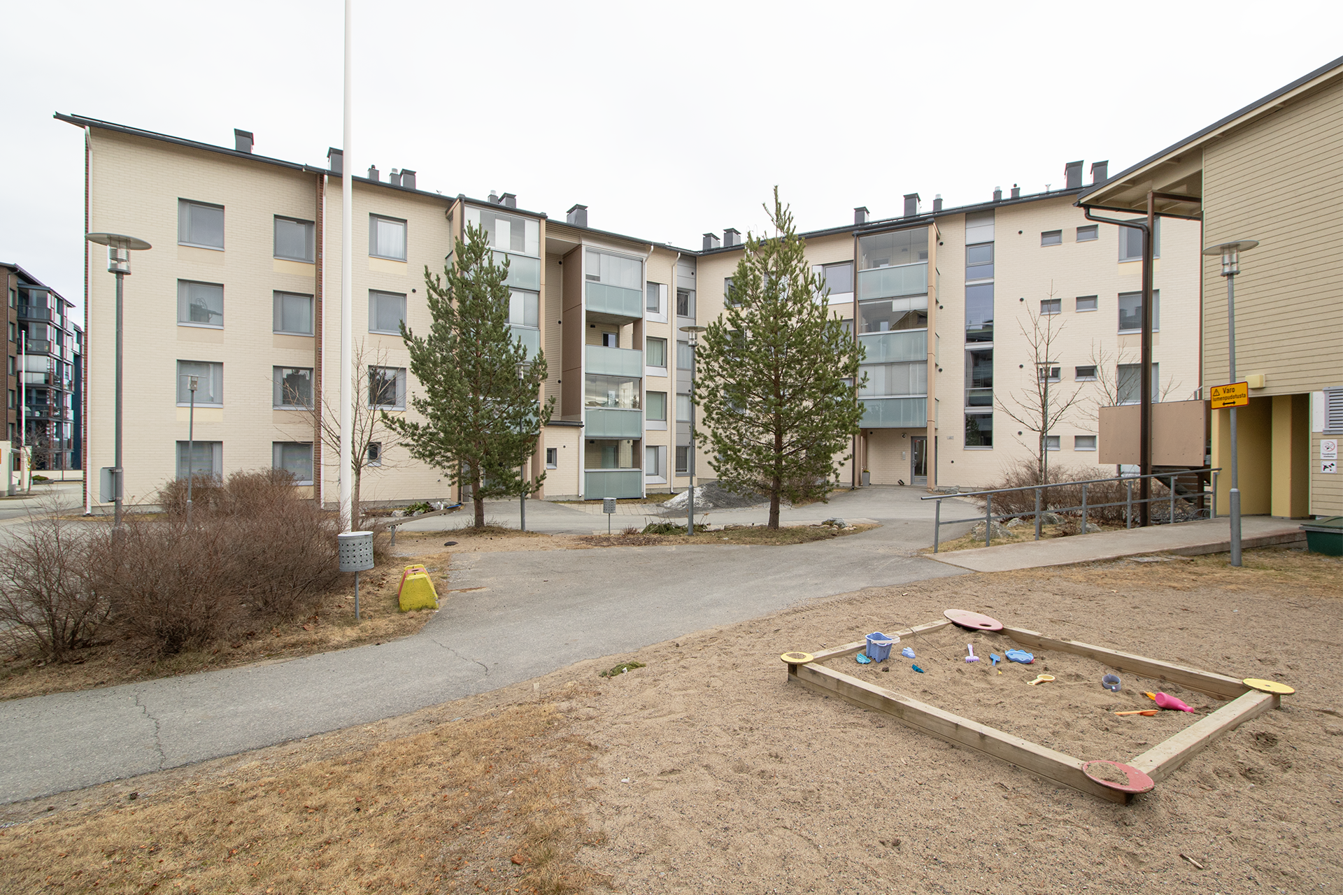 taloyhtiön pihapiiri