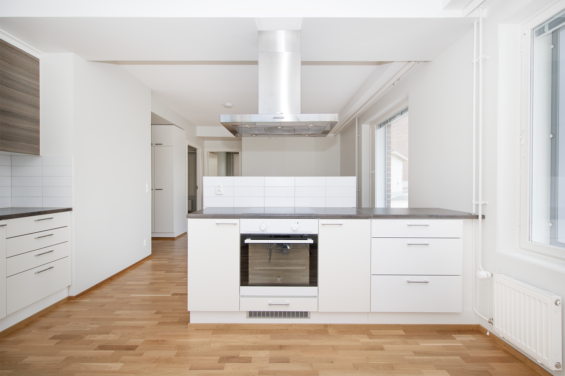 keittiöstä käynti parvekkeelle