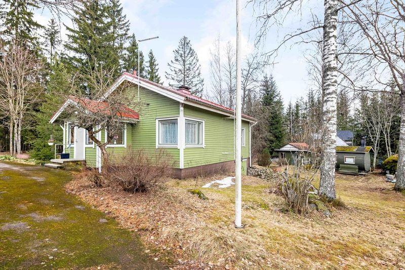 Tilalla useampi purettava rakennus