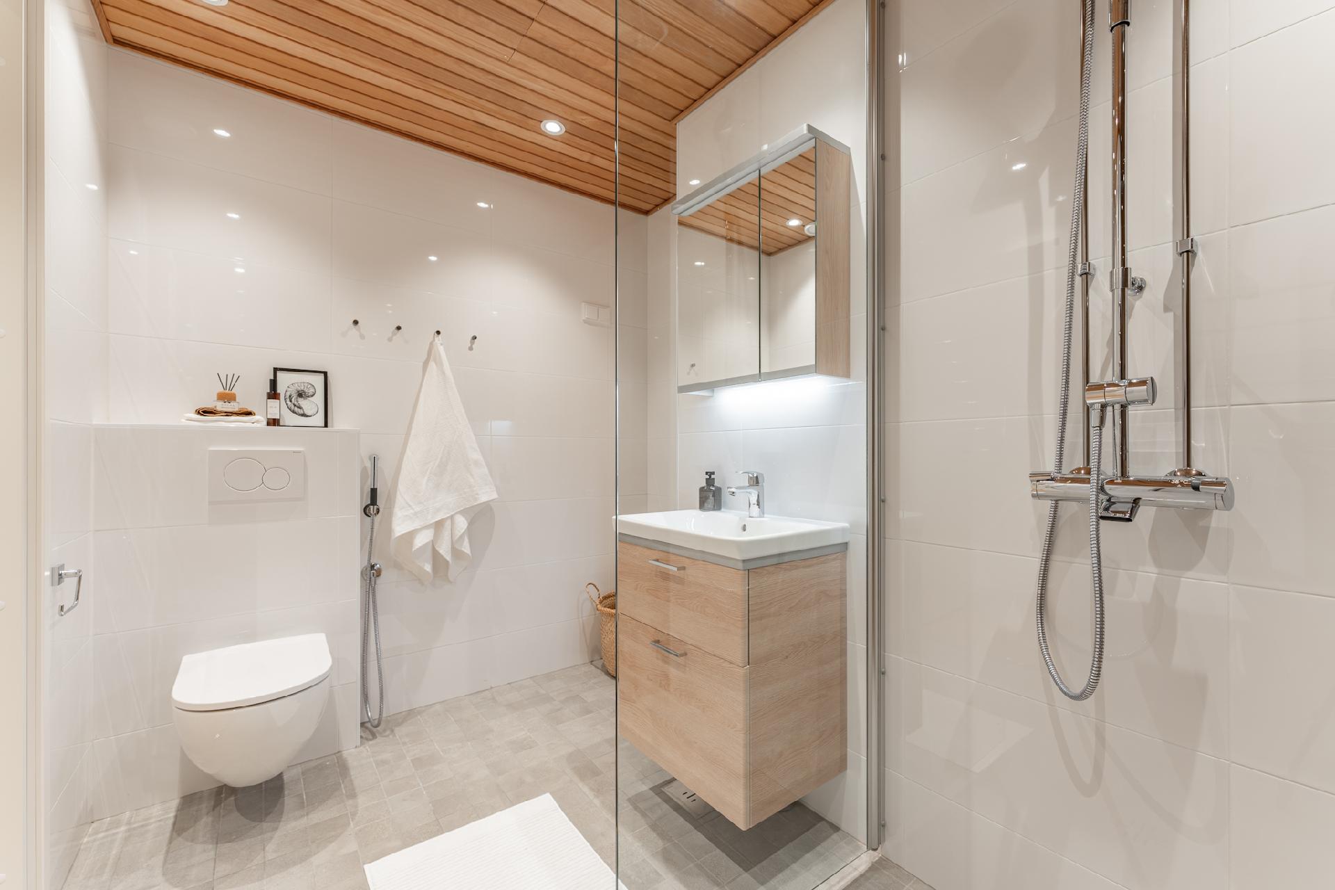 Katajaharjuntie 2-4, Lauttasaari, Helsinki