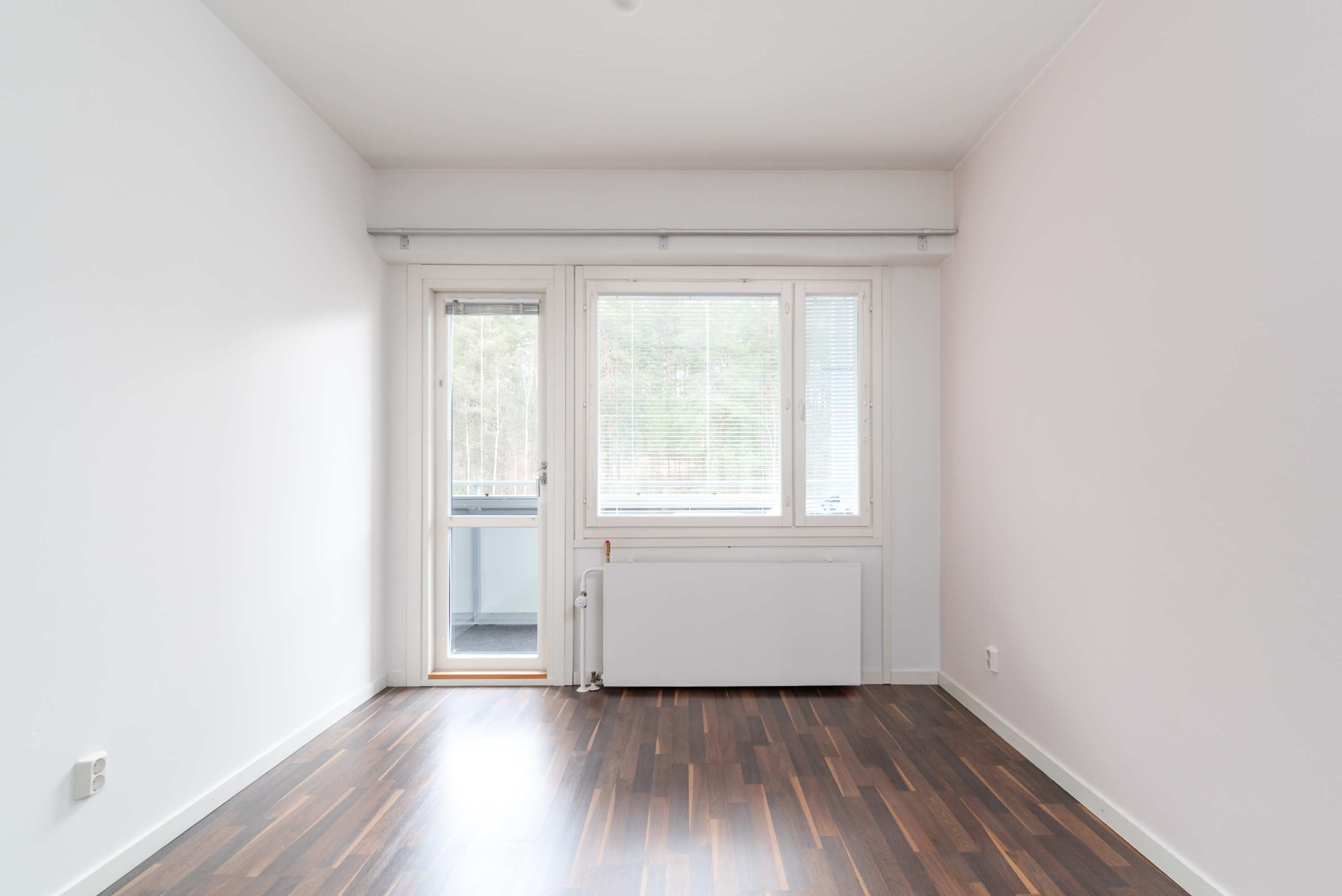 Makuuhuoneesta käynti parvekkeelle