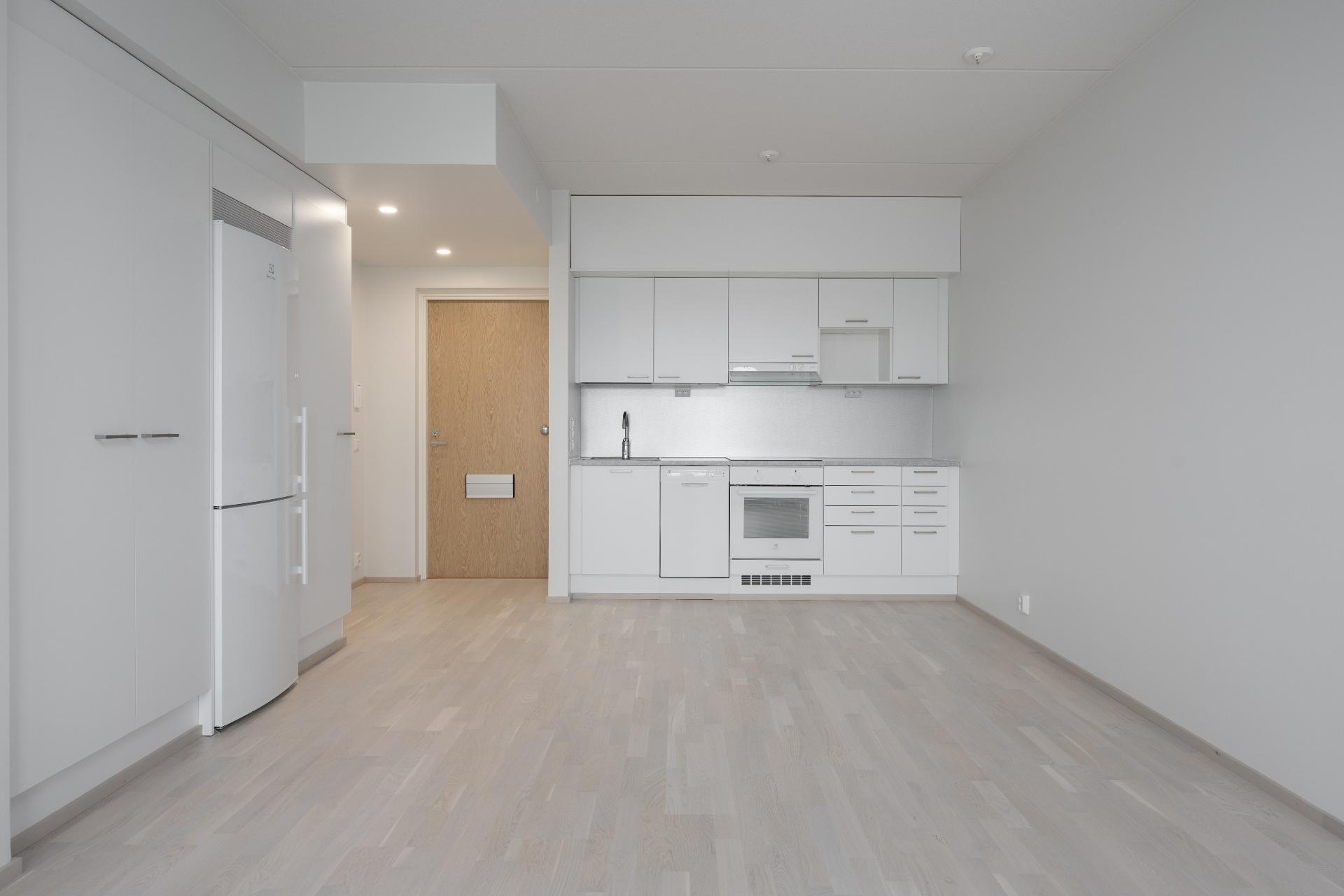 kuvat vastaavanlaisesta asunnosta peilikuvana