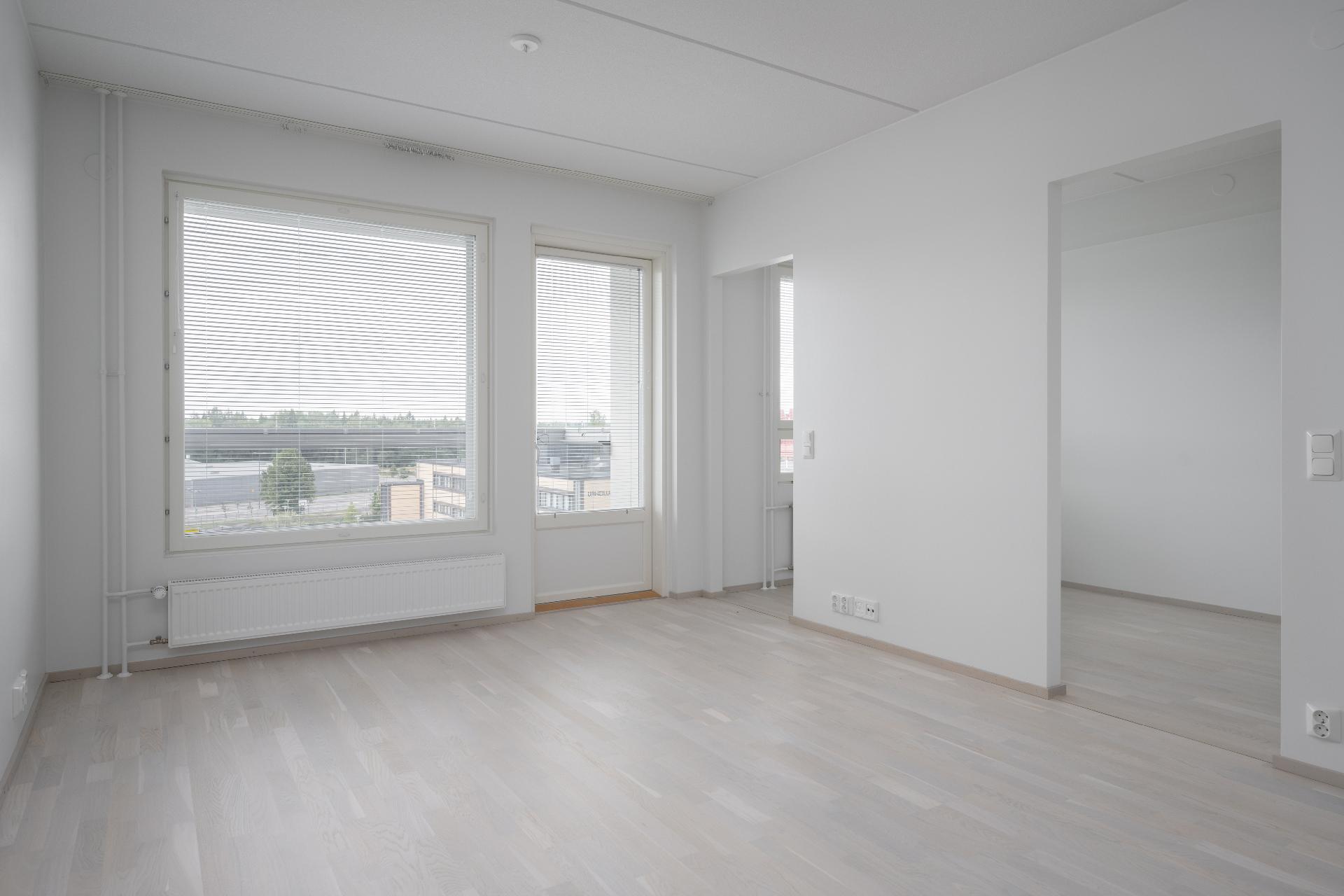 kuvat vastaavanlaisesta asunnosta peilikuvana