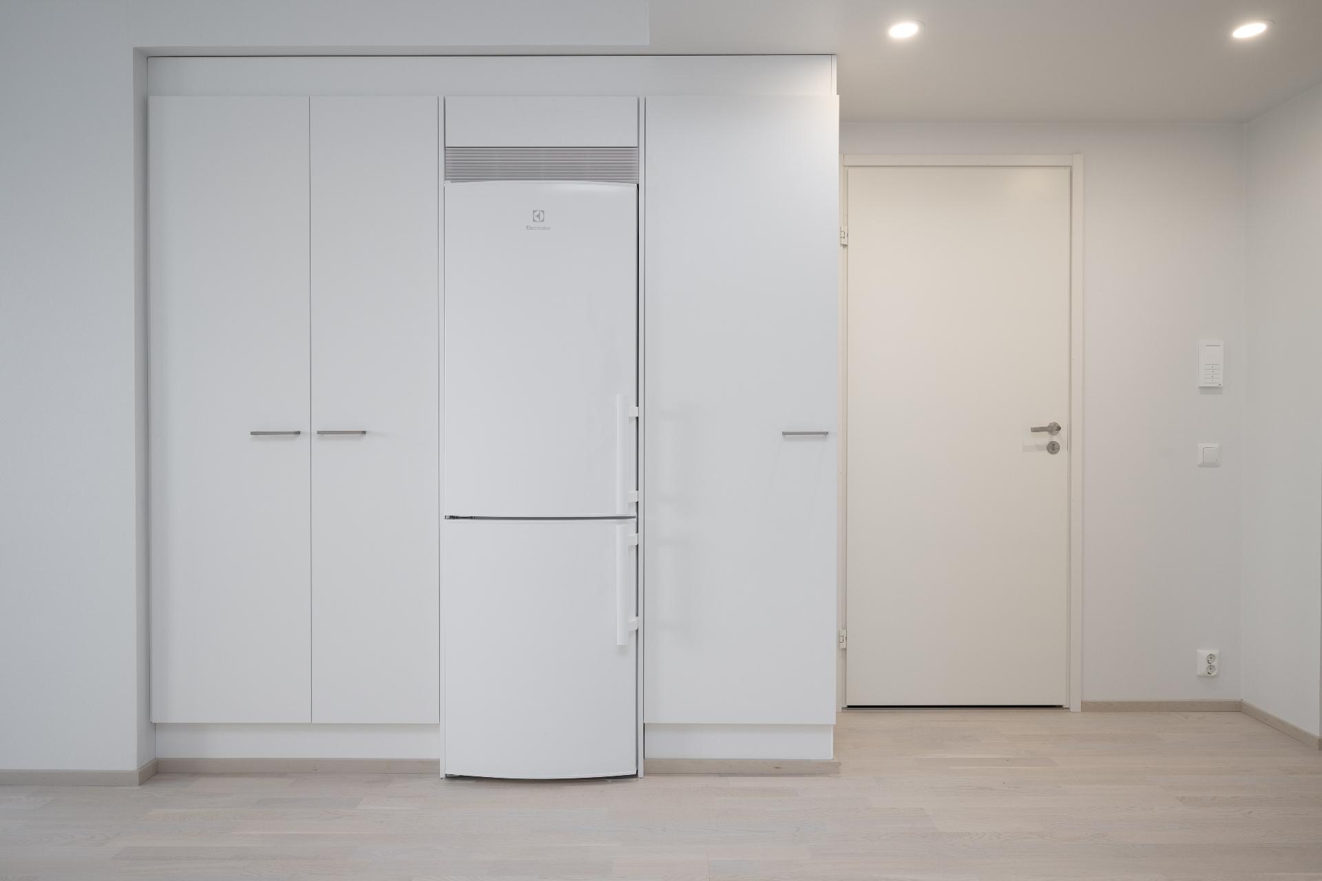 kuvat vastaavanlaisesta asunnosta peilikuvana