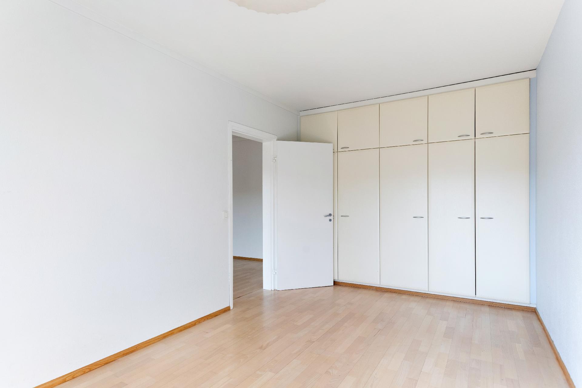 Makuuhuoneessa runsaasti säilytystilaa