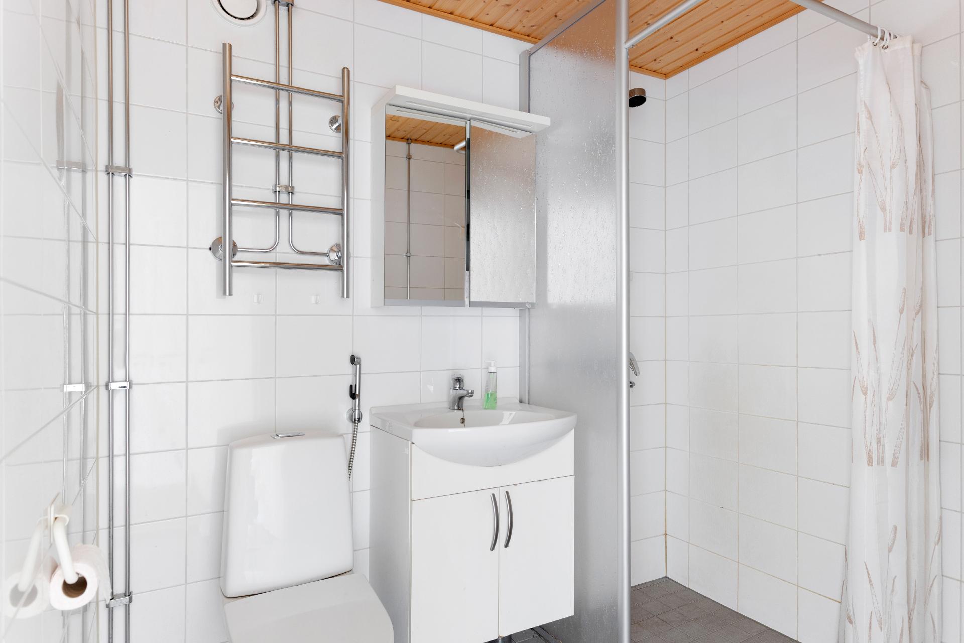 Remontoitu kylpyhuone