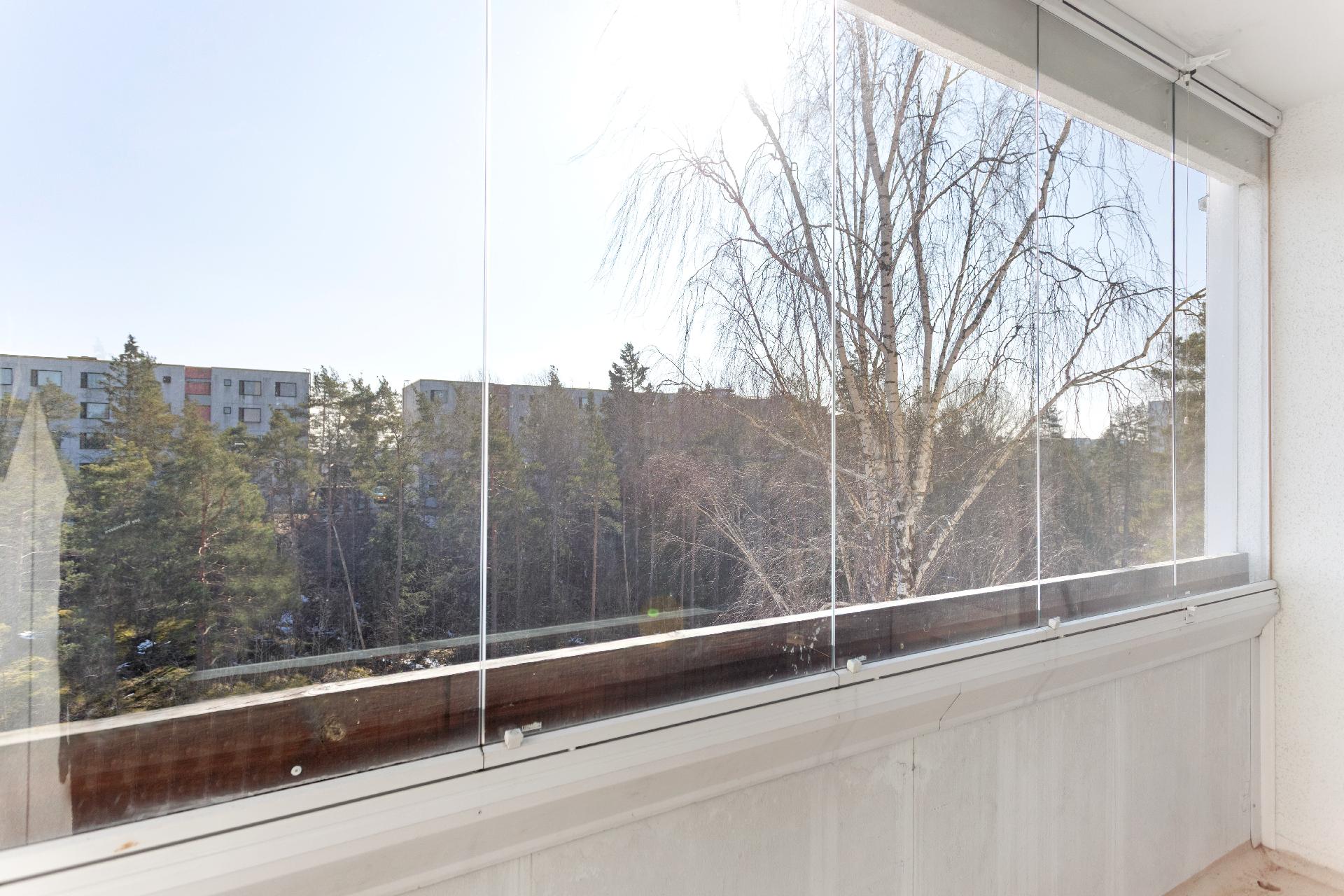 Parvekkeelta avarat näkymät