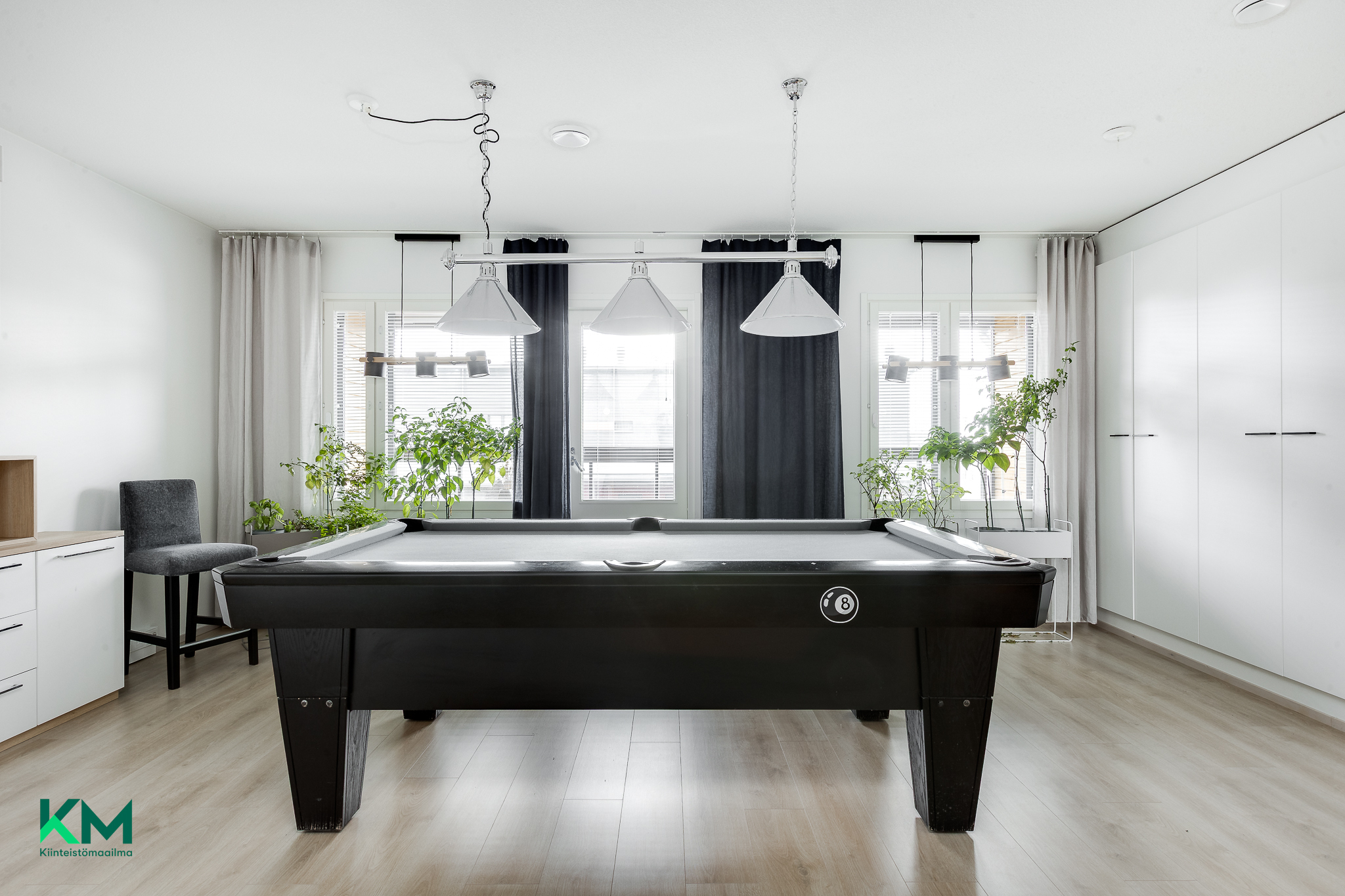 Yläkerran aulatila mahdollista myös jakaa 2 makuuhuoneeksi