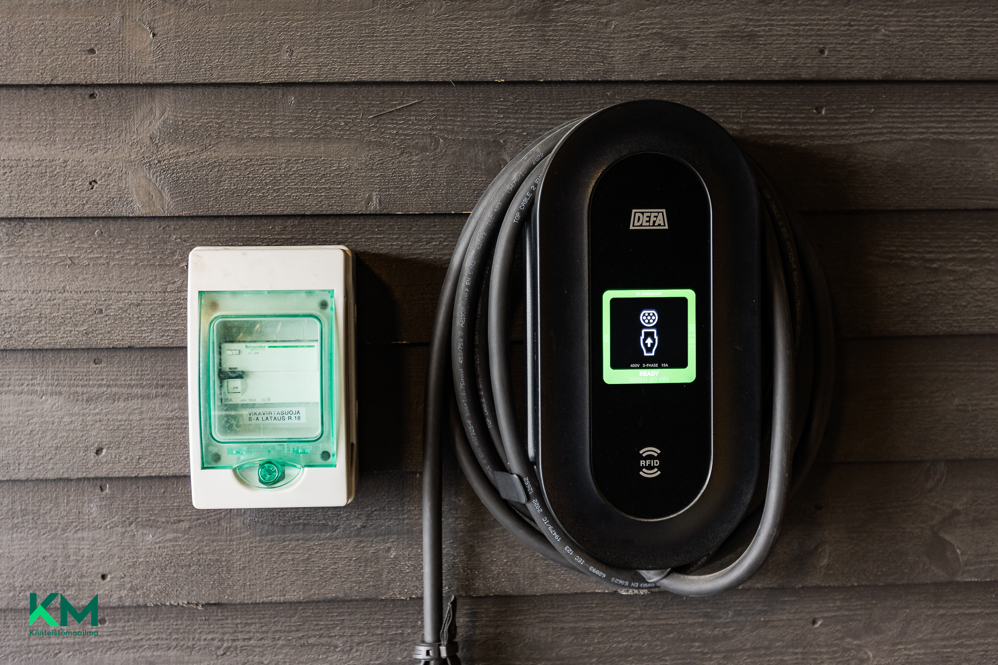 Sähköauton latausasema