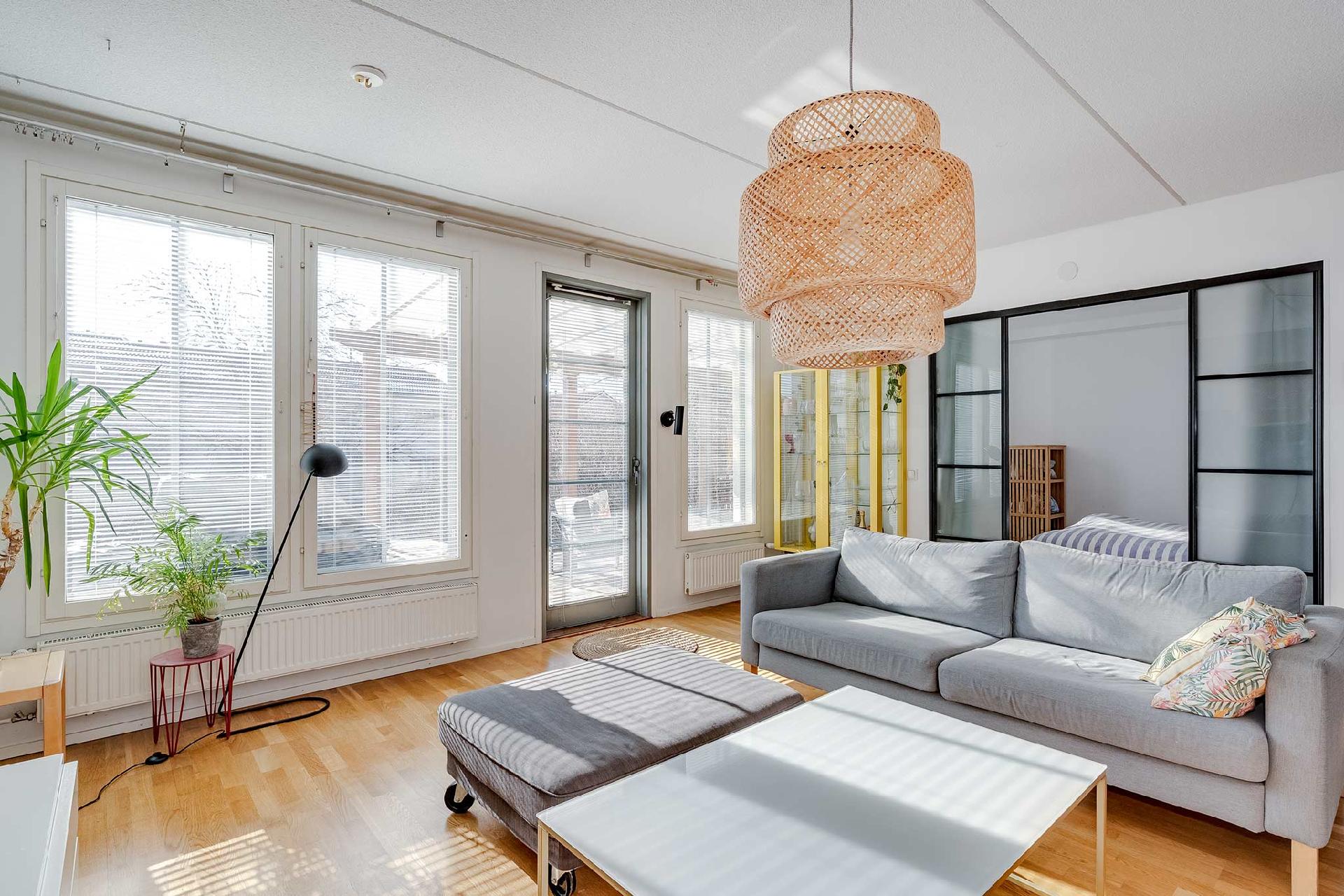 Mukavan kokoinen olohuone