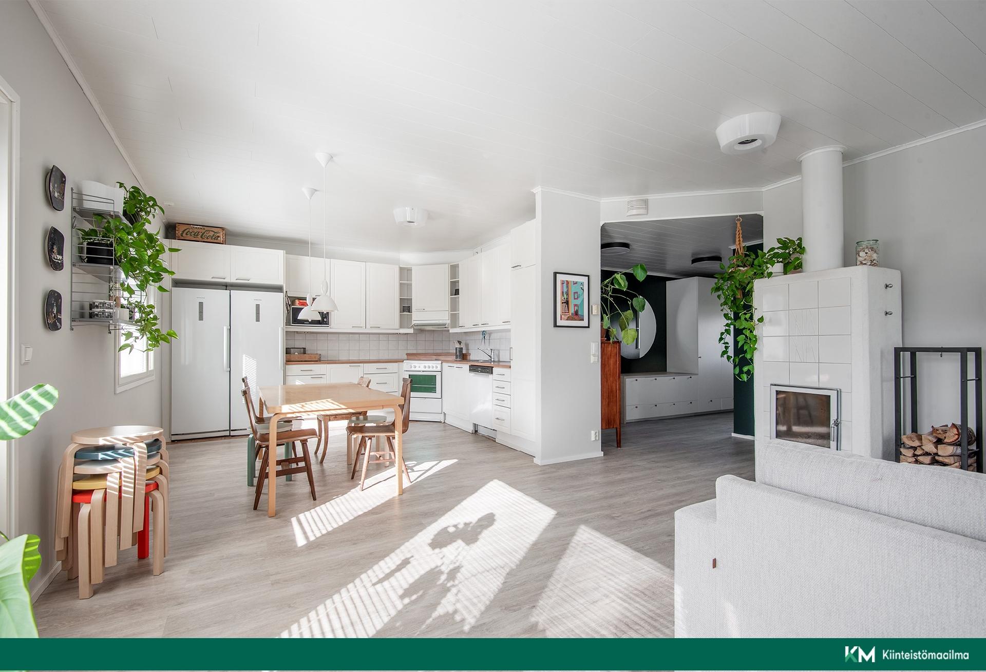 olohuone, keittiö, eteinen