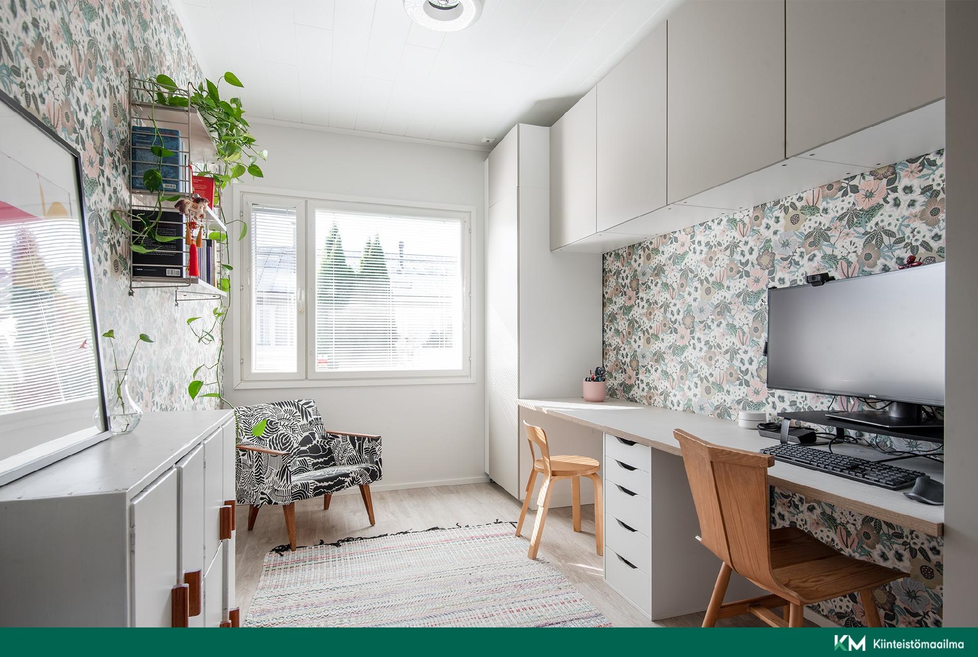 työhuone/makuuhuone