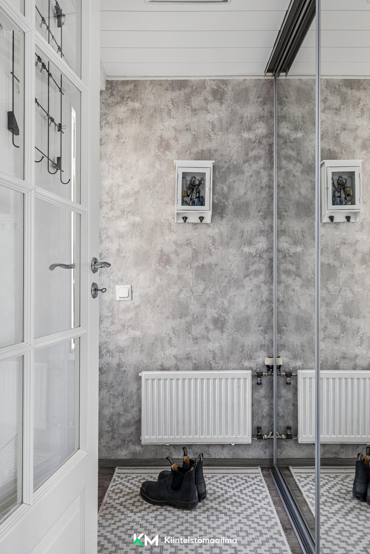 Alakerran sisääntulo