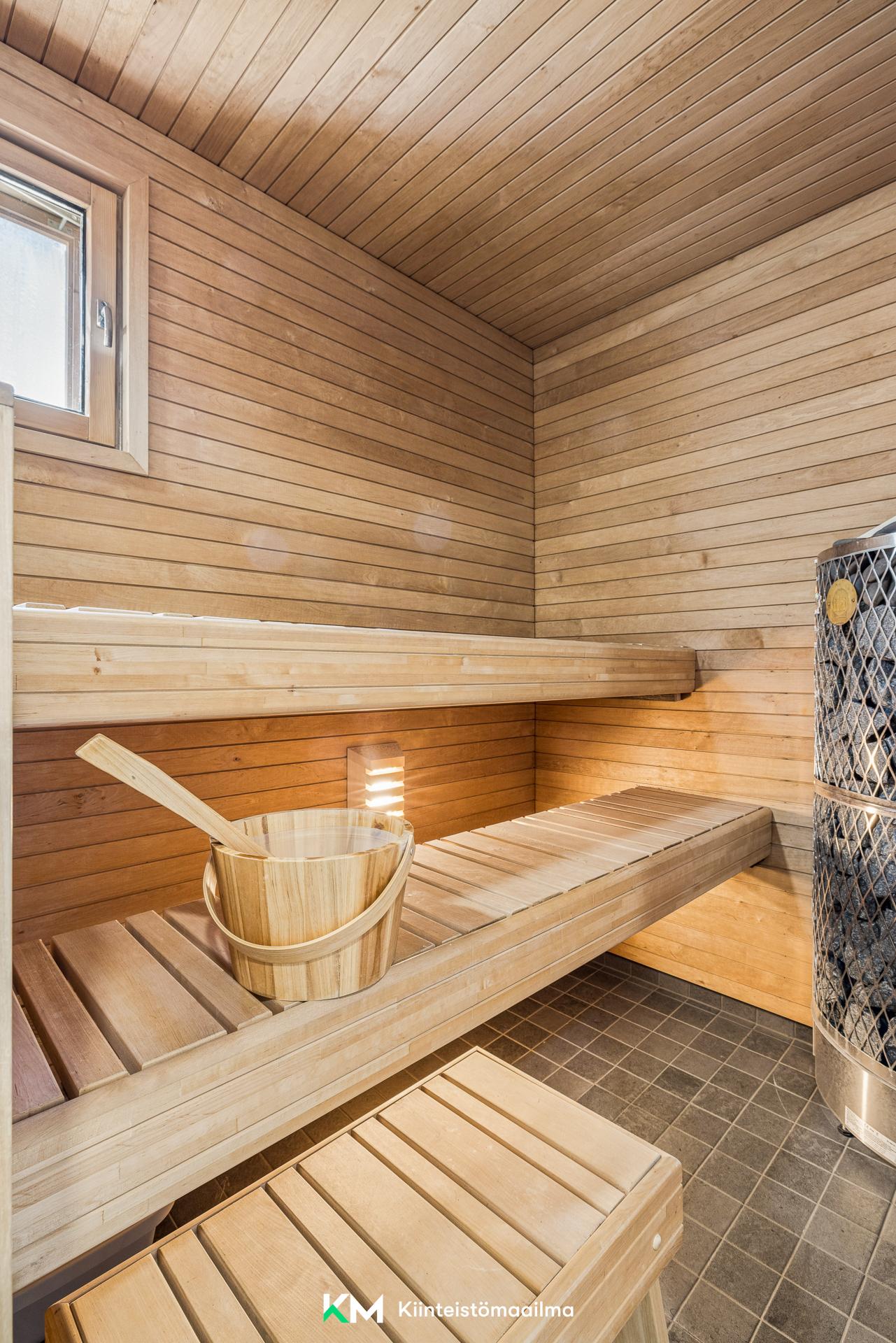 Saunassa ikkuna