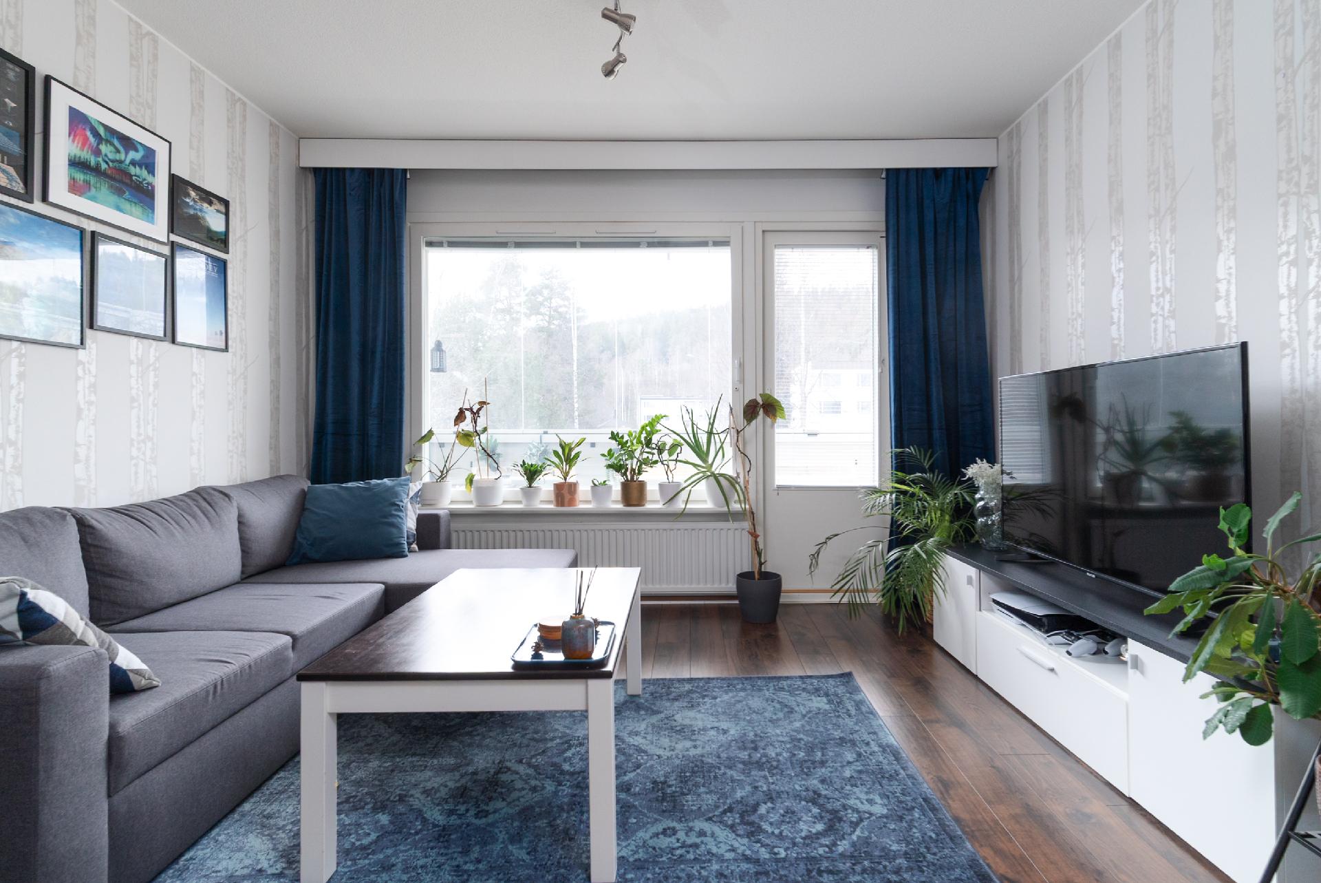 Olohuoneesta käynti parvekkeelle