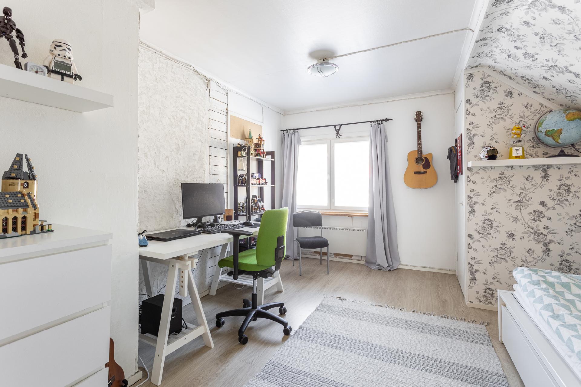 Yläkerran makuuhuone 4