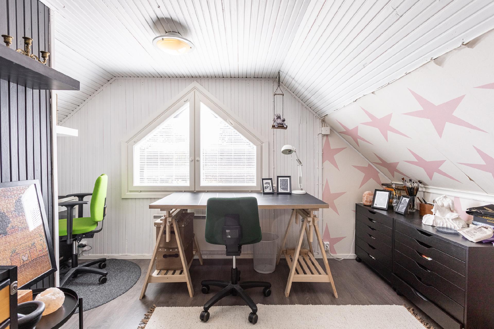 Yläkerran makuuhuone 3