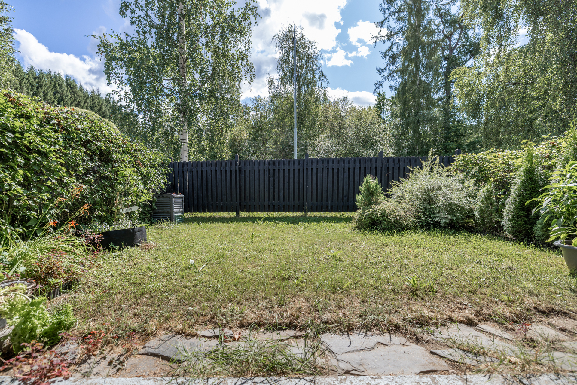 Suojainen takapiha