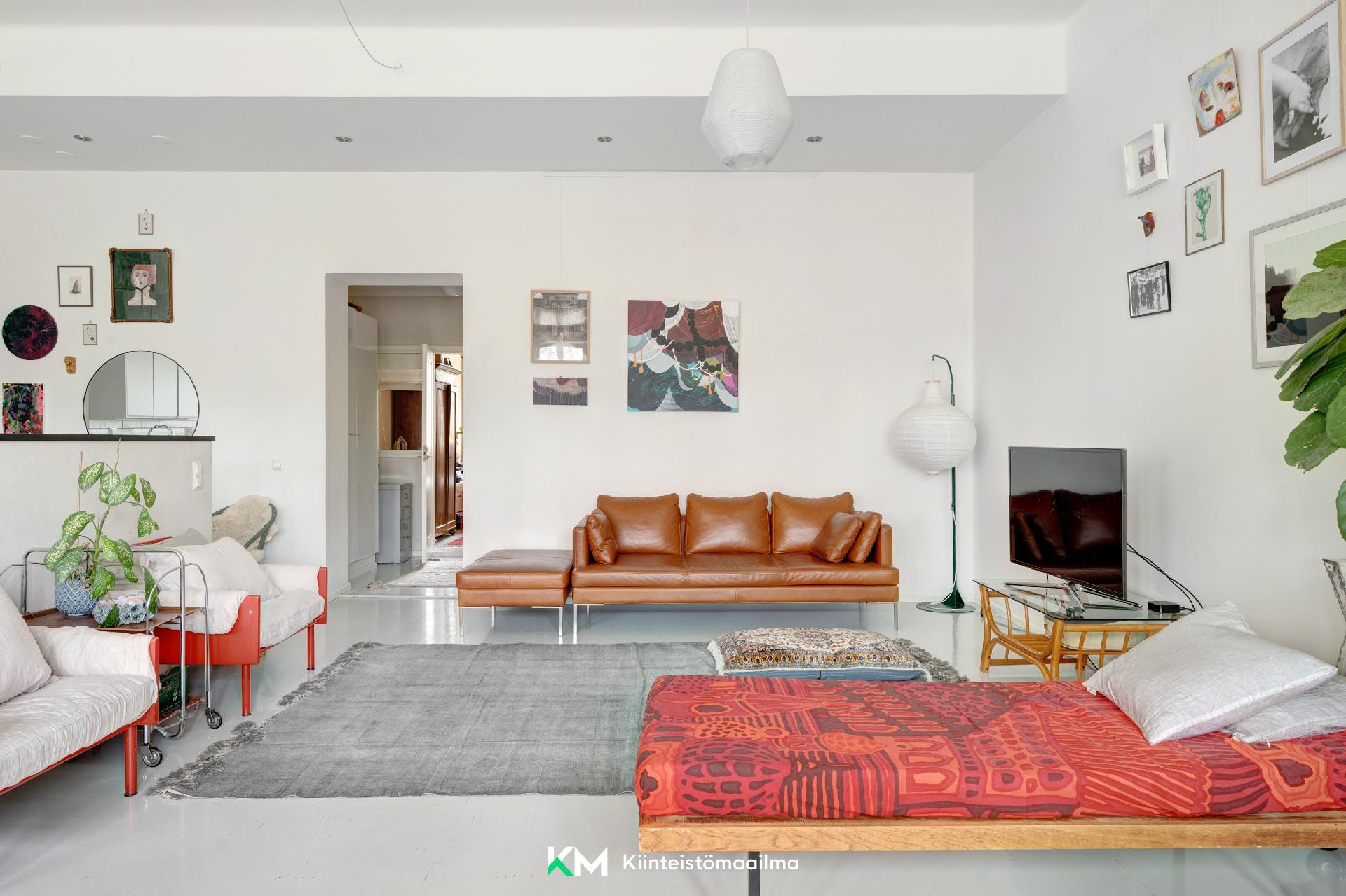 Olohuone on kodin juhlahuone.