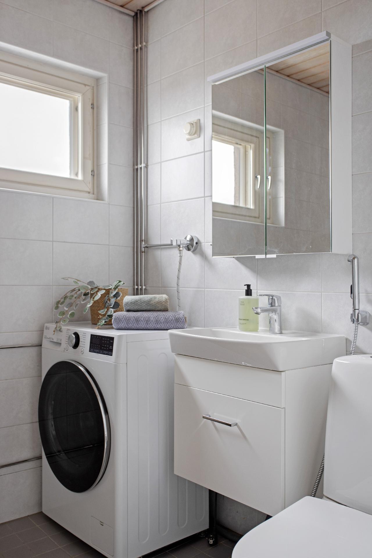 Allas- ja peilikaappi uusittu 2025.